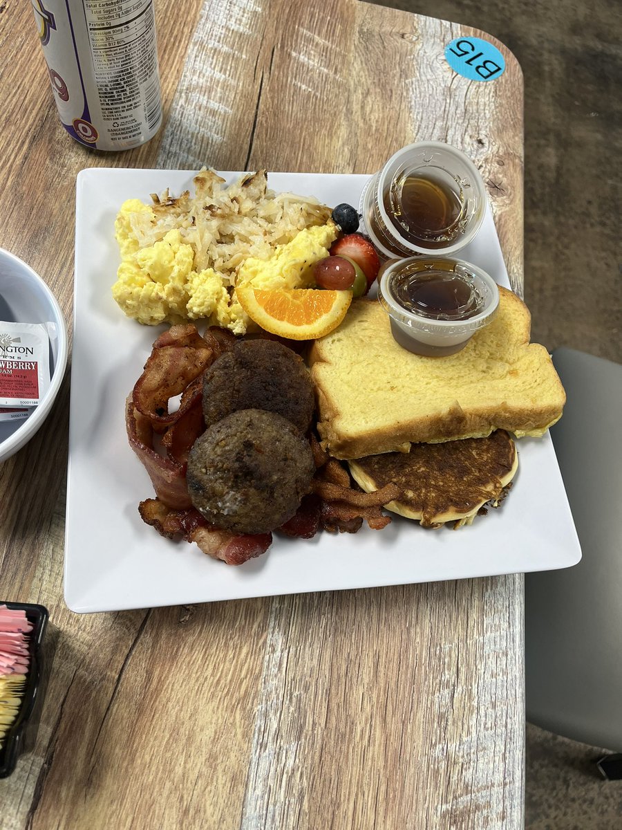 SCU_HOOPS's tweet image. Good Eats in Guymon for Pregame! 
#SOAR
