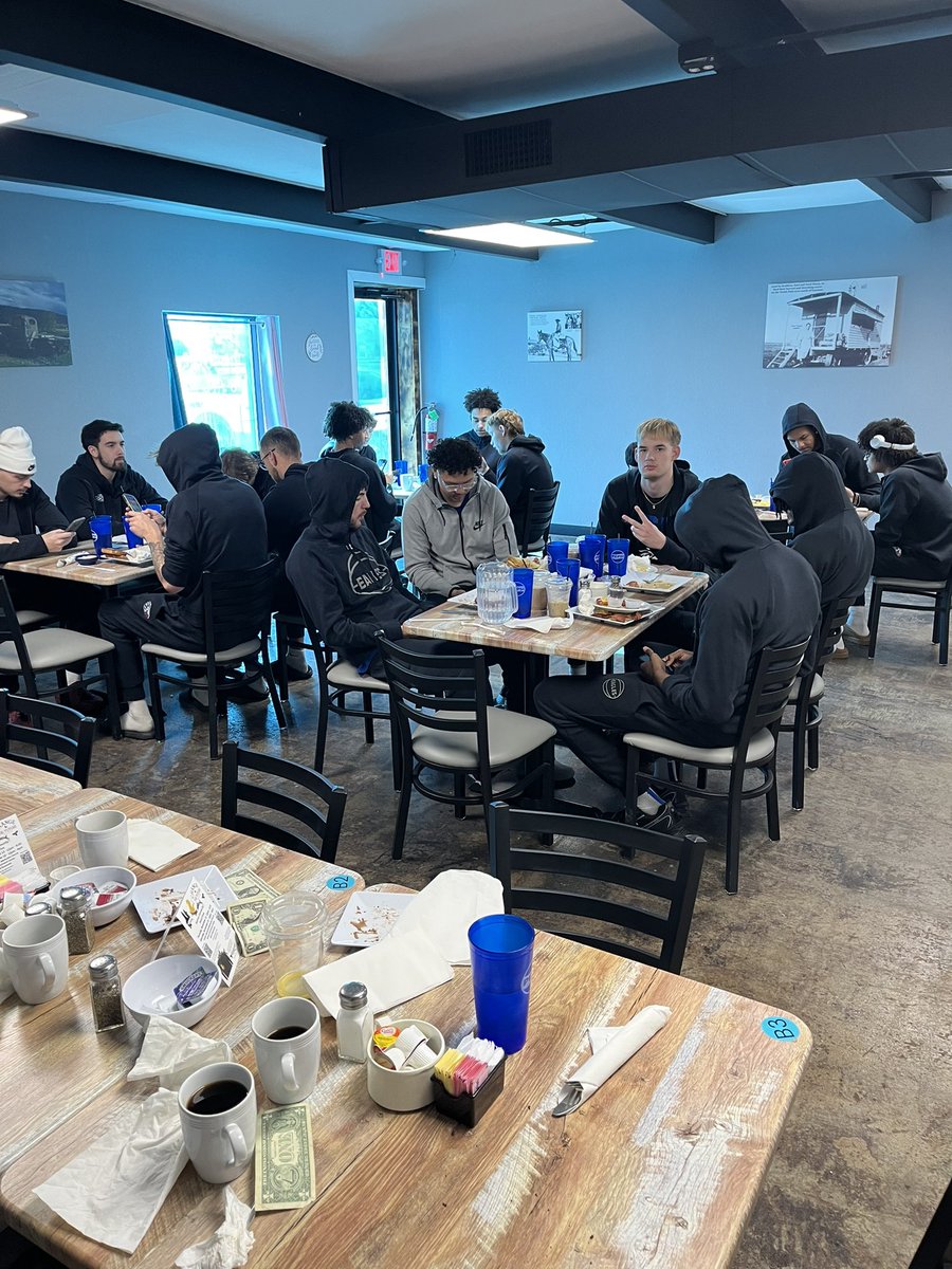 SCU_HOOPS's tweet image. Good Eats in Guymon for Pregame! 
#SOAR