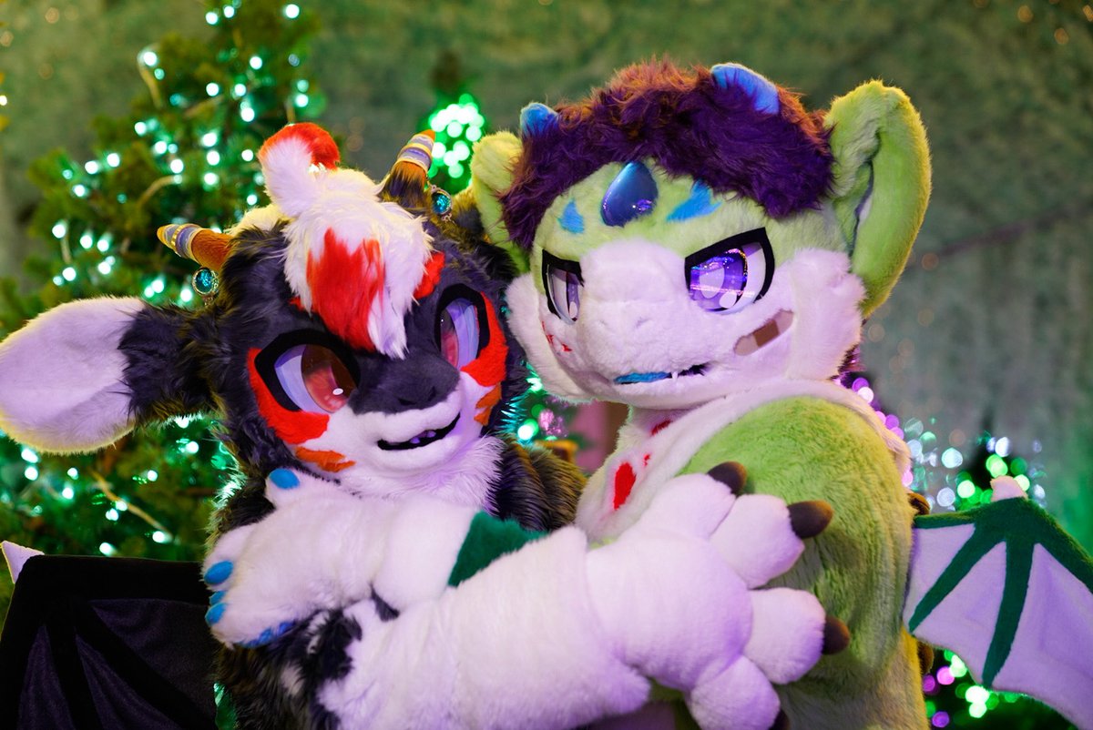 グリーフ(<a href="/gleaf_vrc/">グリーフ🔜kemocon/寺もふ</a> )さんと！
やっと一緒に撮れたね！嬉しかったよ〜！！😊
#Kemocon #Kemocon18
📸:<a href="/KANAlia321/">🦿かなﾘぁ🦿</a>