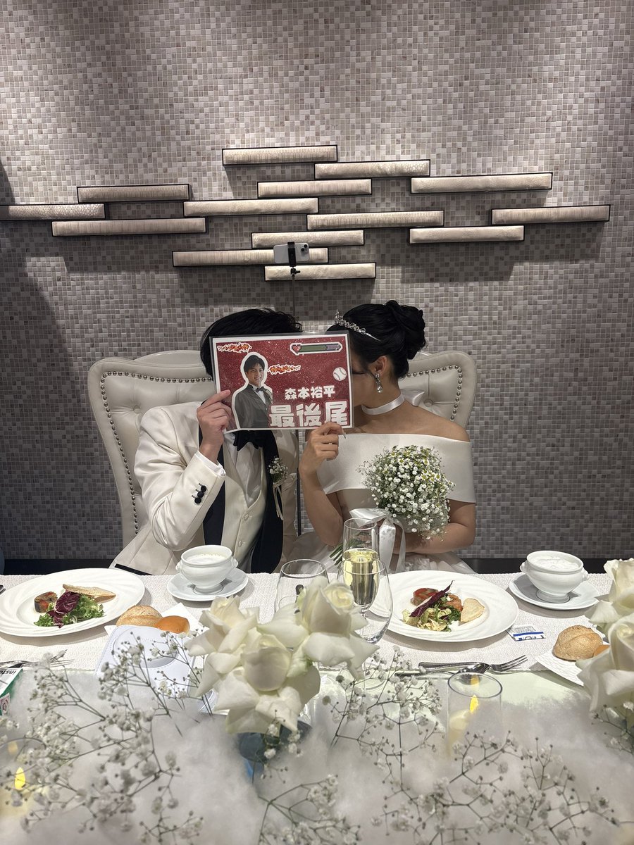 season5_jn's tweet photo. お祝いすることがありました

同担だったオタクの結婚式に行ったら僕の元推し(？)と繋がってました https://t.co/kGbnyGMRvp