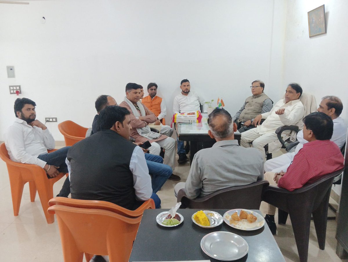 MlcSuresh's tweet image. आज राजनगर एक्सटेंशन कार्यालय पर बैठक की।
#sureshkashyap