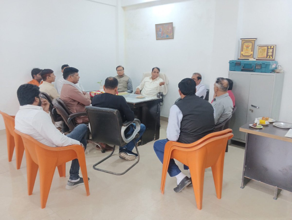 MlcSuresh's tweet image. आज राजनगर एक्सटेंशन कार्यालय पर बैठक की।
#sureshkashyap