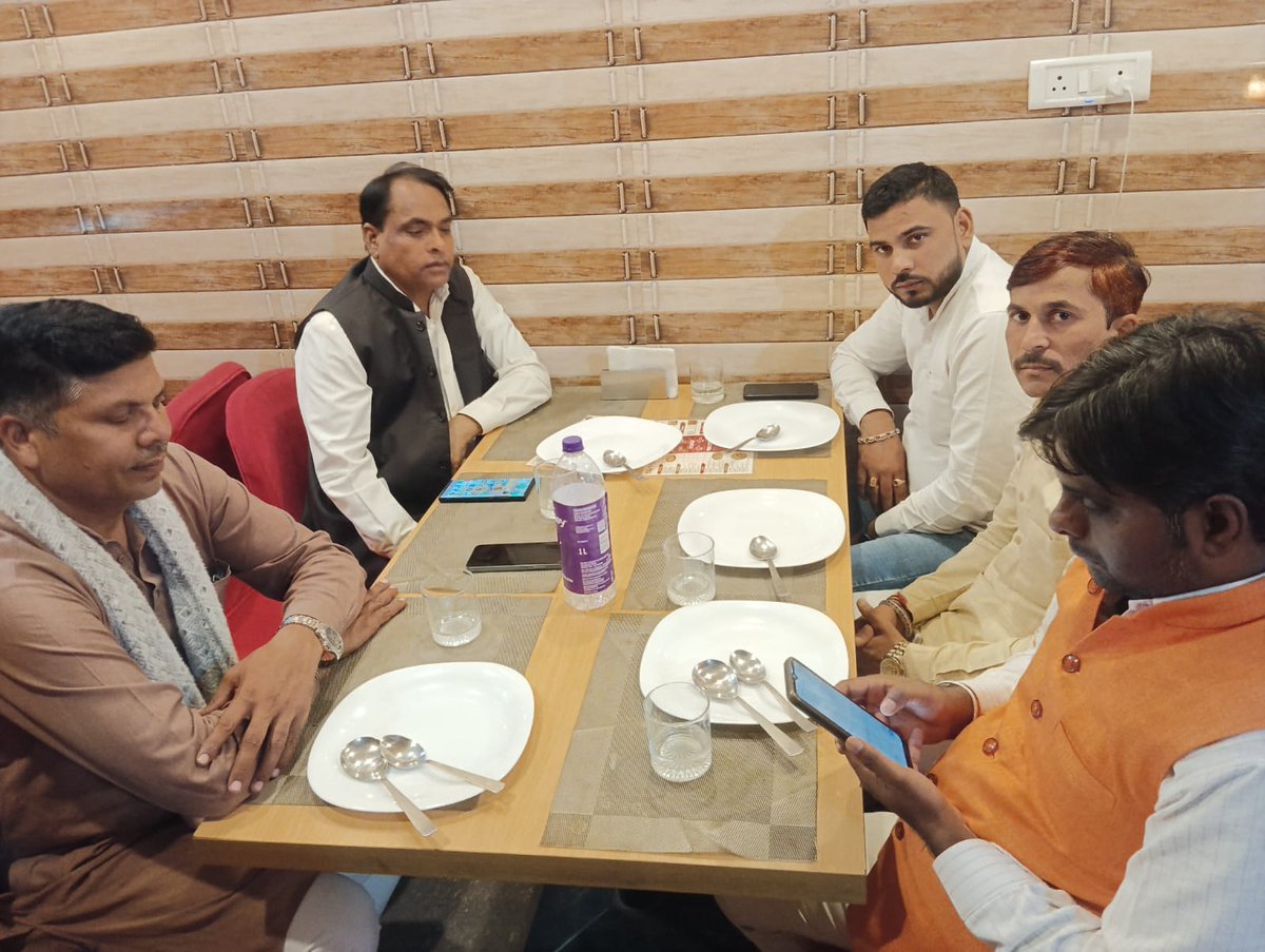 MlcSuresh's tweet image. आज राजनगर एक्सटेंशन कार्यालय पर बैठक की।
#sureshkashyap