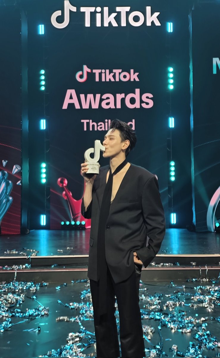 ขอบคุณแฟนๆสำหรับรางสัลนี้มากๆเลยนะครับบ A year รางวัลแรกของพวกเราเลยนะ❤️❤️

DAOUOFFROAD TikTokTH2025
 #TikTokTH2025xOPEN
#TikTokAwardsTH