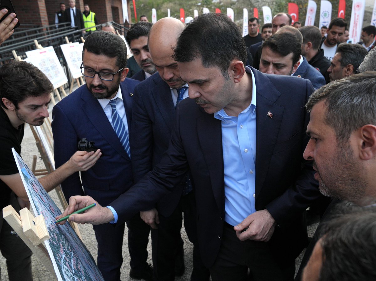 murat_kurum's tweet photo. Soğuksu’da yapımı devam eden kentsel dönüşüm projemizi yerinde inceledik.

📌866 konut,
📌53 iş yeri, 
📌1 kuran kursu ve 1 cami inşaatımızın çalışmaları aralıksız devam ediyor.

Vatandaşlarımızı sağlam, güvenli, konforlu yuvalarına kavuşturmak için gece gündüz demeden çalışıyoruz.

📍Karabük

@Toki_Kurumsal