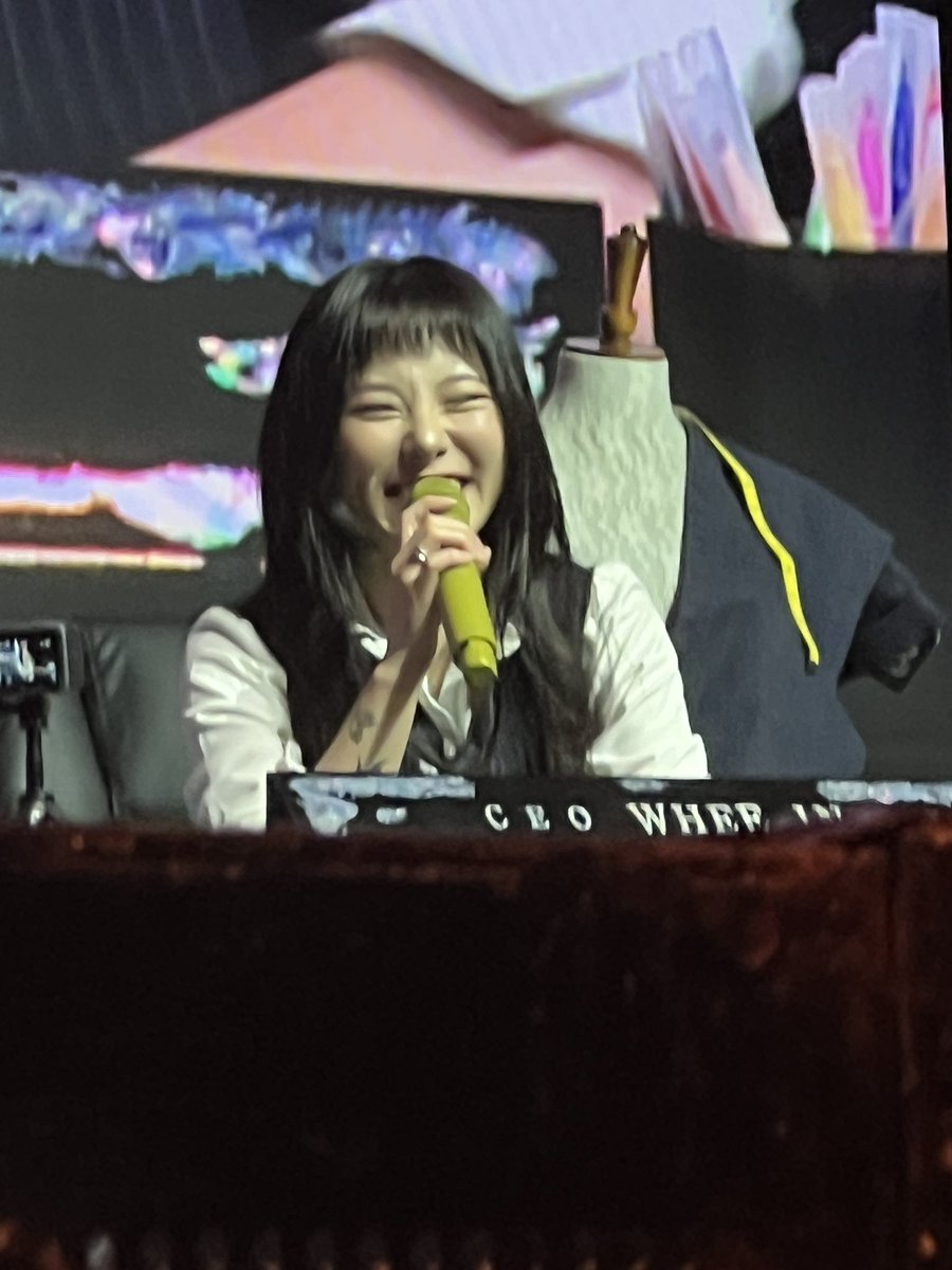digwheemon's tweet image. my fav wheein smile is when she scrunches up her face a bit 

#OWHEECEinManila