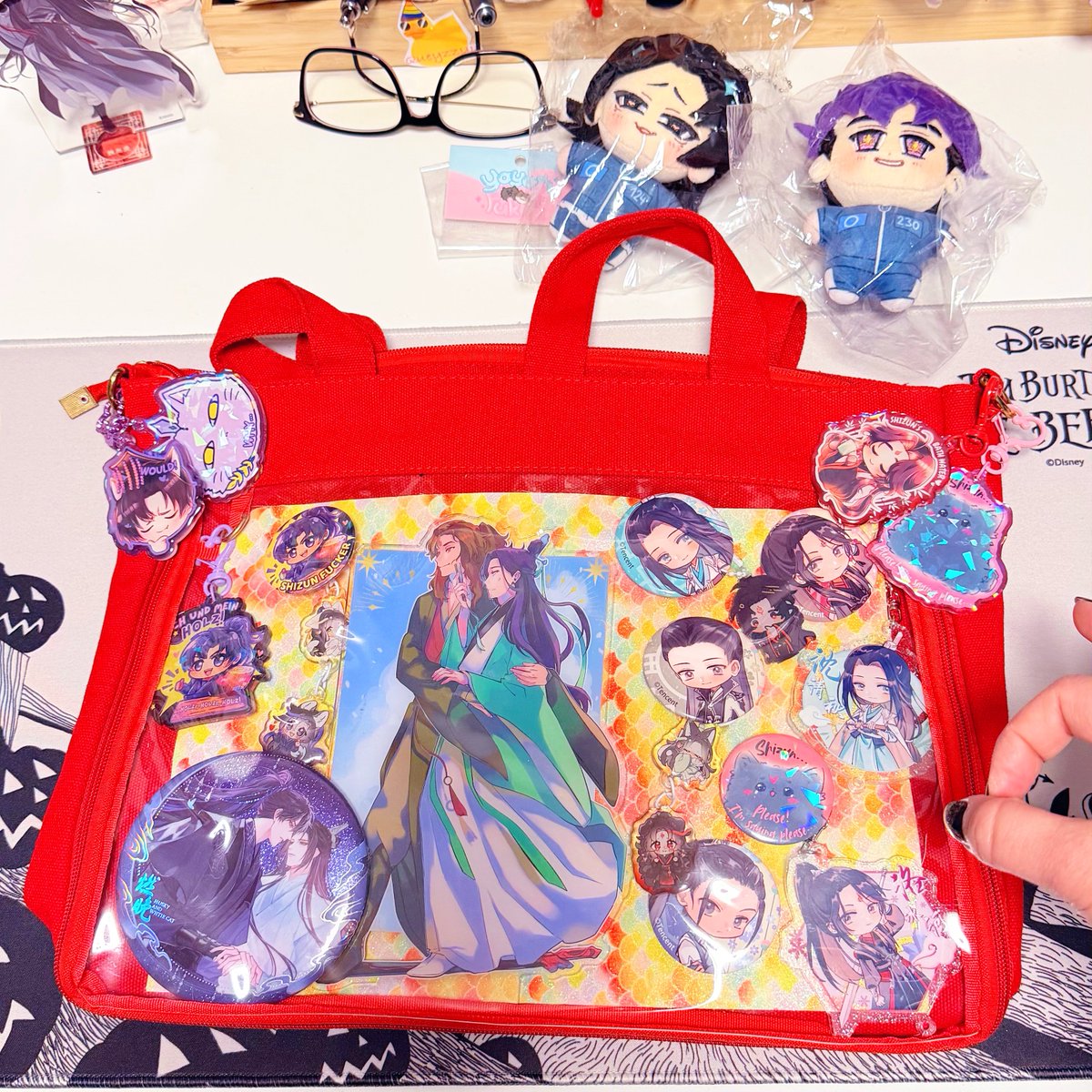 After almost an hour of trying to decorate my Itabag…

Well, the most important thing is that I actually have one and had fun doing this.
