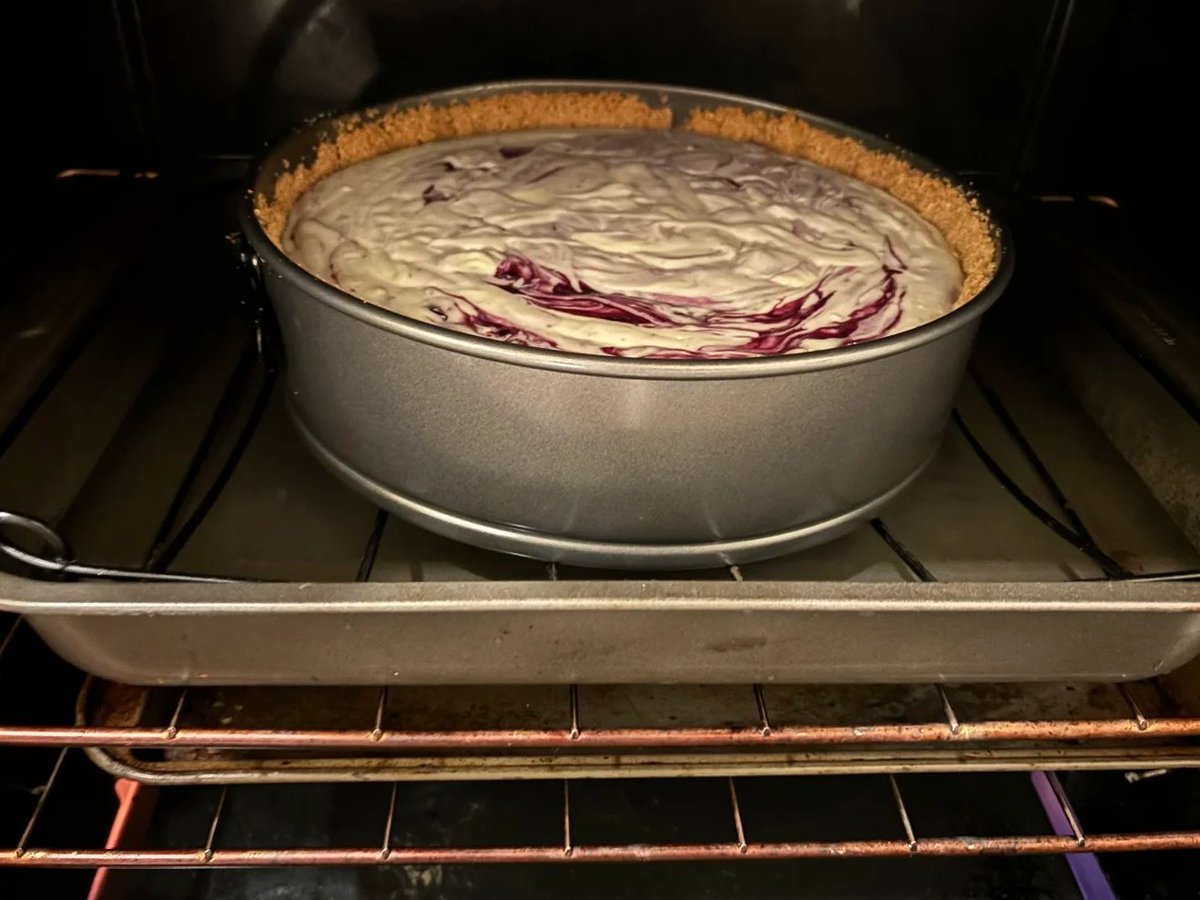 marry4_mia's tweet photo. A warm oven, a sweet batter, and a heart full of joy. 💕 https://t.co/rNWhMzEpep