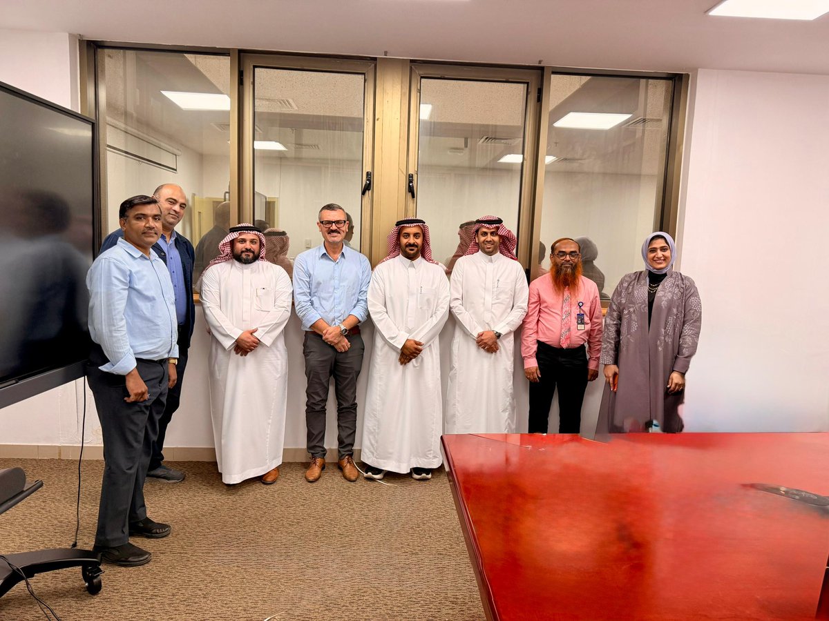 IAU_CCP's tweet photo. استقبلت #كلية_الصيدلة ممثلة بقسم الصيدلانيات الاستاذ الدكتور Sandro R. da Rocha من جامعة Virginia Commonwealth University في زيارة جرى خلالها مناقشة سبل التعاون الأكاديمي والبحثي وتبادل الخبرات في مجال الصيدلانيات إضافةً الى التعرف على الامكانيات المتاحة لدى كلٍّ من الطرفين. https://t.co/1hpuz4U44b