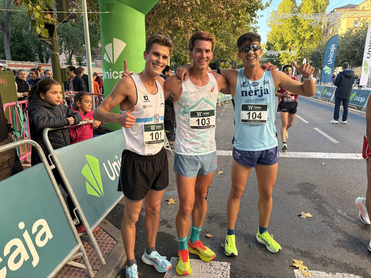 AtletismoToledo's tweet image. Victoria del sueco Perseus Karlström , en su primera visita a Toledo, en la #EspadaToledana, seguido de Dani Chamosa y José Manuel Pérez Rubio. 💛 @ToledoAyto @DipuToledo @deportesclm @aemarcha @atletismoRFEA @ClmFa @AtletismoToledo