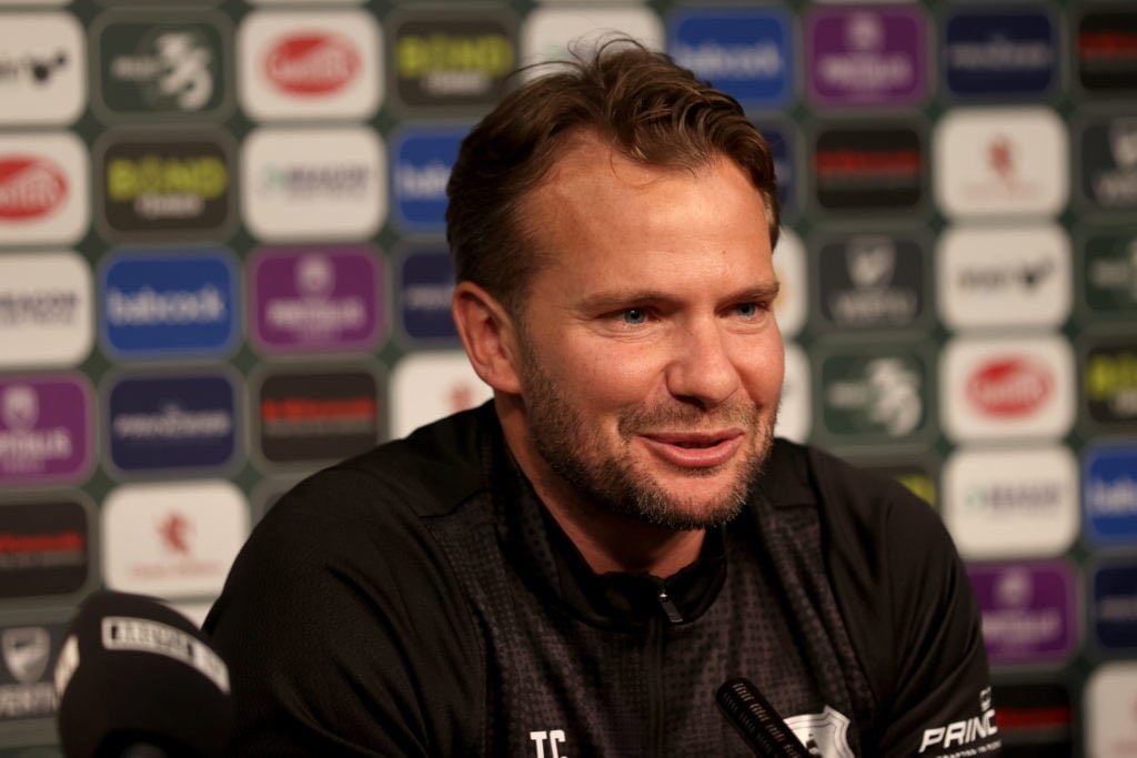 TheGreenFever1's tweet photo. Still the right man for the job @Argyle  #pafc https://t.co/SLUuXs7qVi