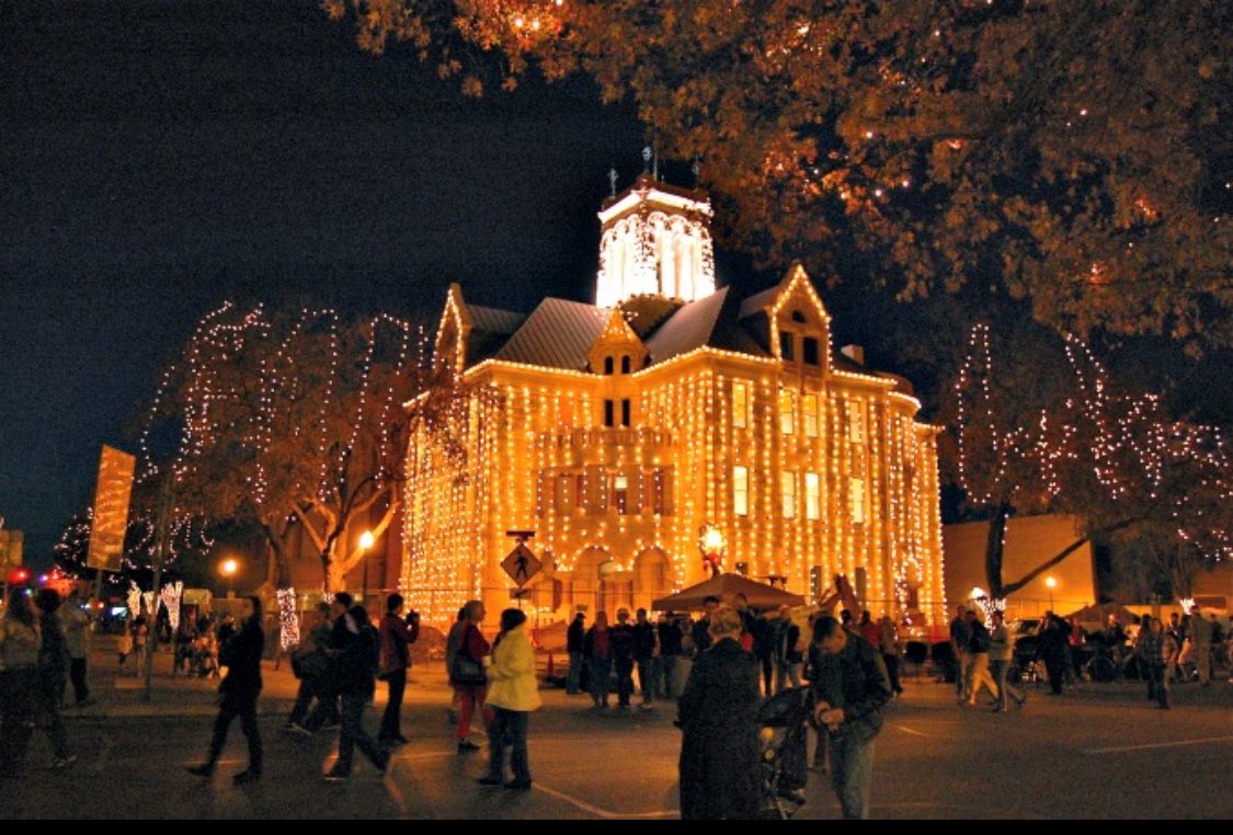 keldub6's tweet photo. December in New Braunfels = holiday magic! 🎄 Lights, wassail, Cowboy Kringle, market days &amp; drive-in movies 🎬🍔
Cozy up at The Henhouse Cottage — adults-only, peaceful, &amp; minutes from it all.
🎁 Book now ➡️ https://t.co/DkcK0sUWzb https://t.co/yfxdRx6IUE