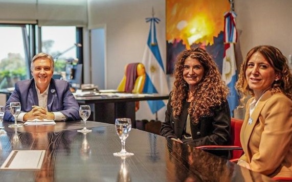 URGENTE CORDOBA. Fuertes criticas contra <a href="/MartinLlaryora/">Martín Llaryora</a> y funcionarios de <a href="/gobdecordoba/">Gobierno de Córdoba</a> por la responsabilidad de los femicidio de Luna Giardina y Mariel Zamudio. Laura (hermana) "No se hace nada, no llego ayuda para el nene".  <a href="/PoliciaCbaOf/">Policía de Córdoba</a> <a href="/MinJusticia_Ar/">Ministerio de Justicia</a> <a href="/FiscalesGobAr/">Fiscales</a>