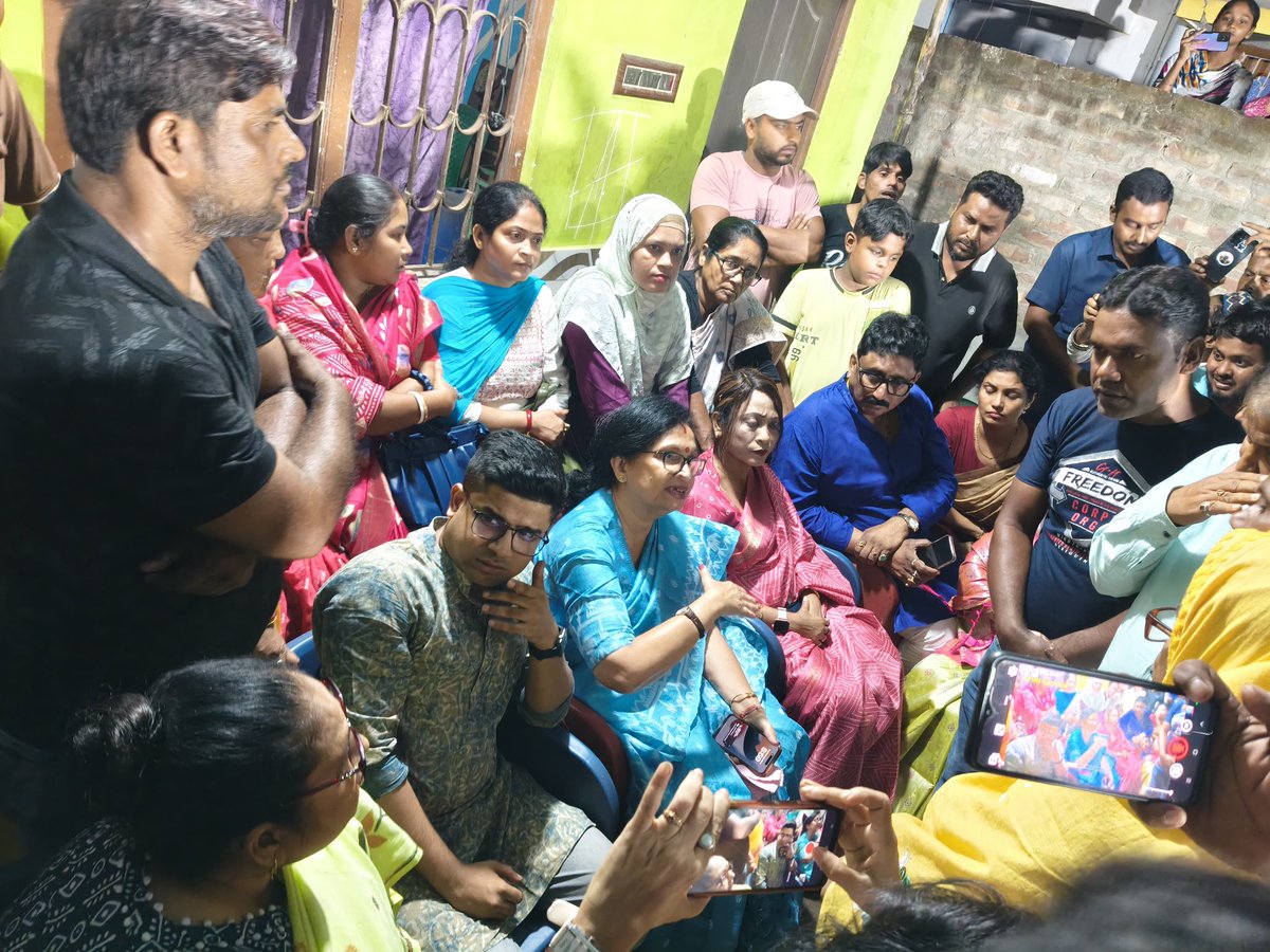 AITCofficial's tweet photo. 60-year-old Hasina Begum from Dankuni died of a heart attack after discovering that her name was missing from the 2002 electoral roll. She died of fear deliberately manufactured by @BJP4India through the SIR process.

Each life lost is a direct consequence of BJP’s cynical political experiment, executed with the full backing of a complicit @ECISVEEP. In their lust for power, they’ve stripped people of their peace, dignity, and now, their lives.

While BJP sits in Delhi scripting new ways to divide and dehumanise, our leaders stood beside the grieving family, offering solace, strength, and the assurance that Bengal will not abandon its own.
