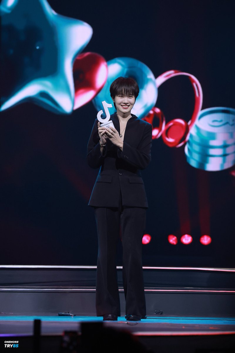 ความสำเร็จของเธอคือบทพิสูจน์ว่าความพยายามไม่เคยทรยศใคร ฉันภูมิใจในตัวน้ำปิงที่สุดเลย"
#nampingster