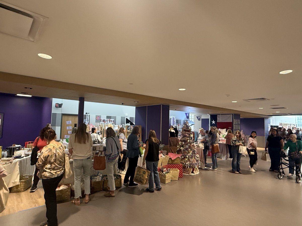 It's a beautiful day in the meadow! Come support the Market and the FMMS PTA! <a href="/RichardsonHS1/">Richardson HS</a> <a href="/ForestMeadowMS/">Forest Meadow MS</a> TY to the amazing PTA for making this happen! These funds are difference making for our
Chargers! 💜💜 #risddreambig