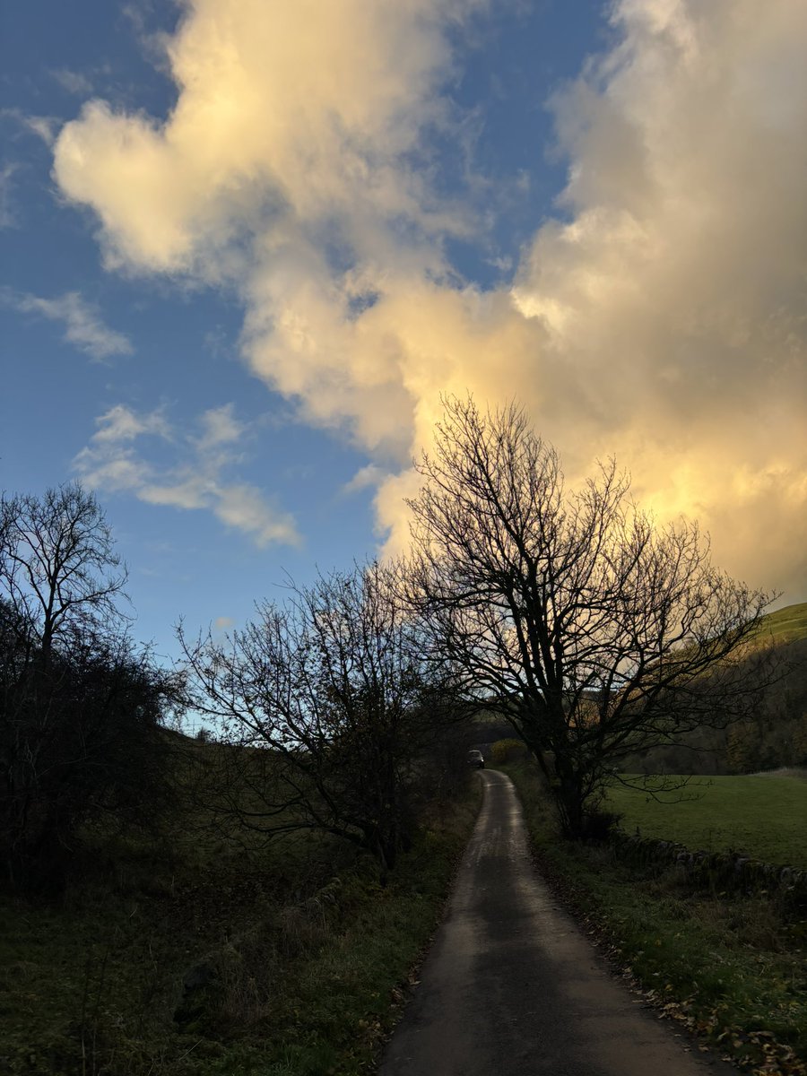 omar__i3's tweet photo. Peak District ✅ 
Insane views, gonna have to make a thread https://t.co/fZIUwsggIG