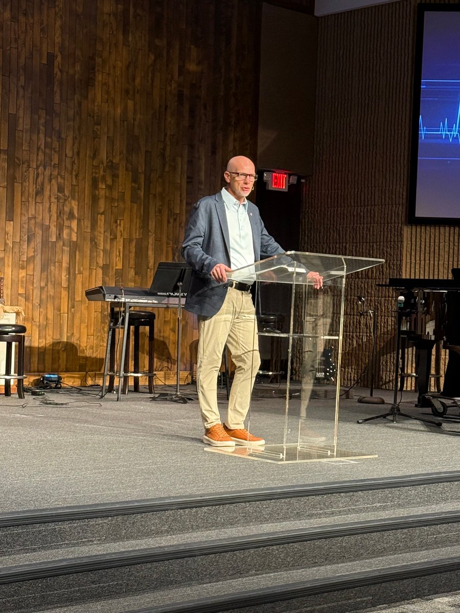 CL_USMB's tweet image. Highlights of Saturday&apos;s worship session at the Central District convention in Huron, S.D., included welcoming Medhanialem Ethiopian Evangelical Church in Milwaukee, Wis., into district membership, a message from Wendell Loewen and singing led by the Bethesda worship team.