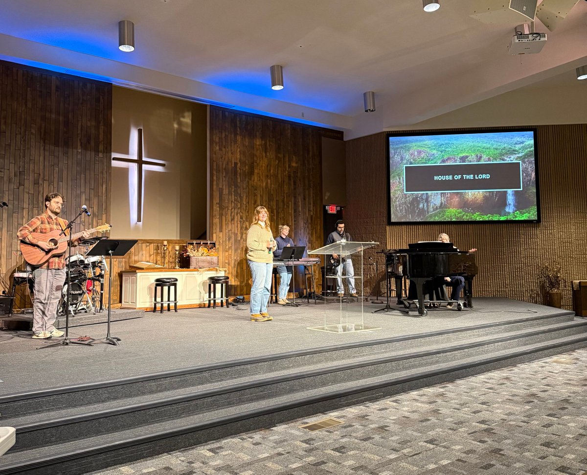 CL_USMB's tweet image. Highlights of Saturday&apos;s worship session at the Central District convention in Huron, S.D., included welcoming Medhanialem Ethiopian Evangelical Church in Milwaukee, Wis., into district membership, a message from Wendell Loewen and singing led by the Bethesda worship team.
