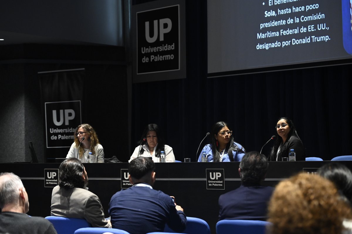 🇦🇷 #COLPIN2025: Mesa "Latinoamerica - Estados Unidos" c/<a href="/EreidaPrieto/">Ereida Prieto</a> (<a href="/prensacom/">La Prensa Panamá</a>), <a href="/MiriamRmz86/">Miriam Ramírez</a> (<a href="/El_Universal_Mx/">El Universal</a>) y Martha Soto (<a href="/ELTIEMPO/">EL TIEMPO</a>).

📍<a href="/udepalermo/">Universidad de Palermo</a>
 
📲colpin.ipys.org/programa/

🌎COLPIN + @fopea, del 5 al 8 de noviembre en Buenos Aires, Argentina

📸Cleo Bouza p/COLPIN