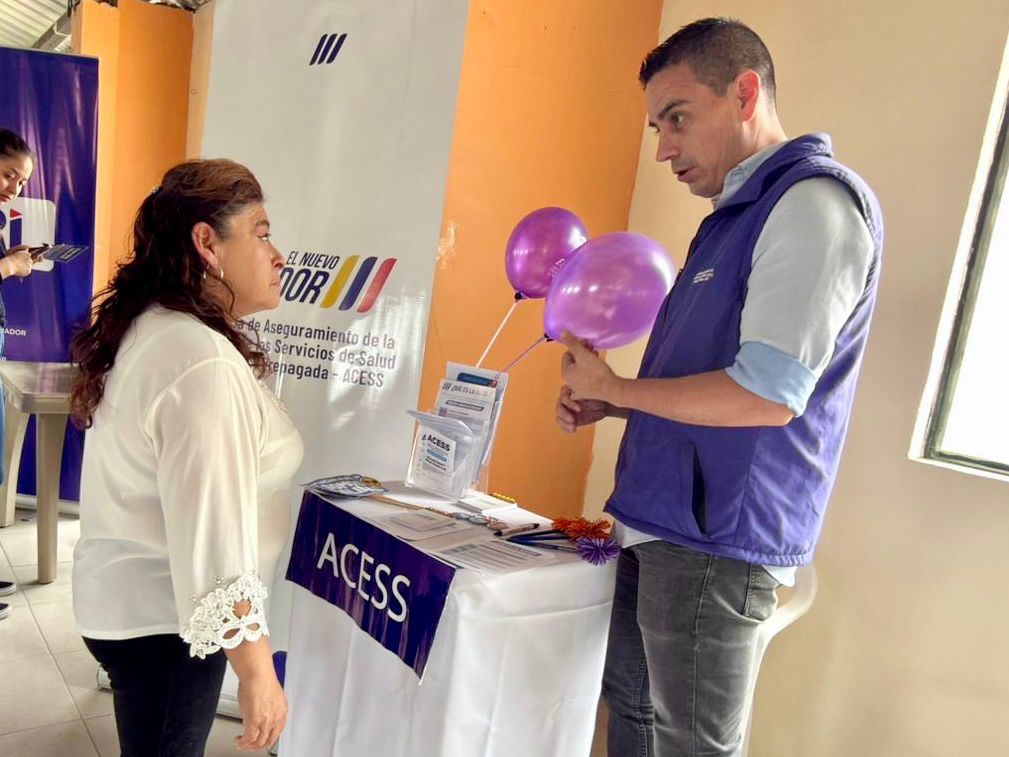 Acess_Ec's tweet photo. 📍 #Loja | Socializamos nuestro trabajo con los asistentes a la Brigada Social por #ElNuevoEcuador 🇪🇨, desarrollada en el barrio #Menfis.
🗣️ Destacamos las acciones de la #ACESS, orientadas a garantizar una atención en salud segura y de calidad ✔️ para la ciudadanía.
#SomosACESS https://t.co/DgrnYUkK4S