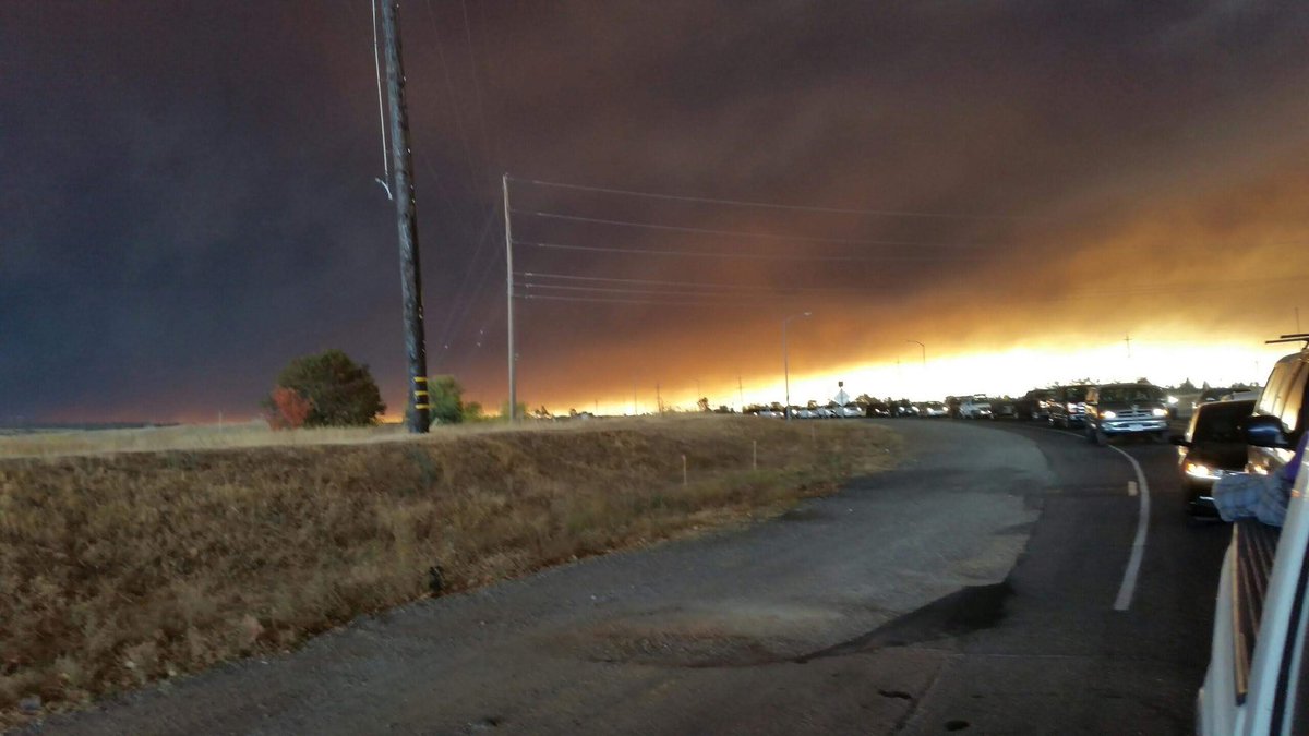 kelandren3's tweet image. 11.08.18 - My parents lost their home in California’s largest and deadliest wildfire. The #CampFire in Paradise, burned at a rate of 80 football fields per minute. I lost contact with my parents for 5 agonizing hours as they escaped the fire (which was normally a 15 minute