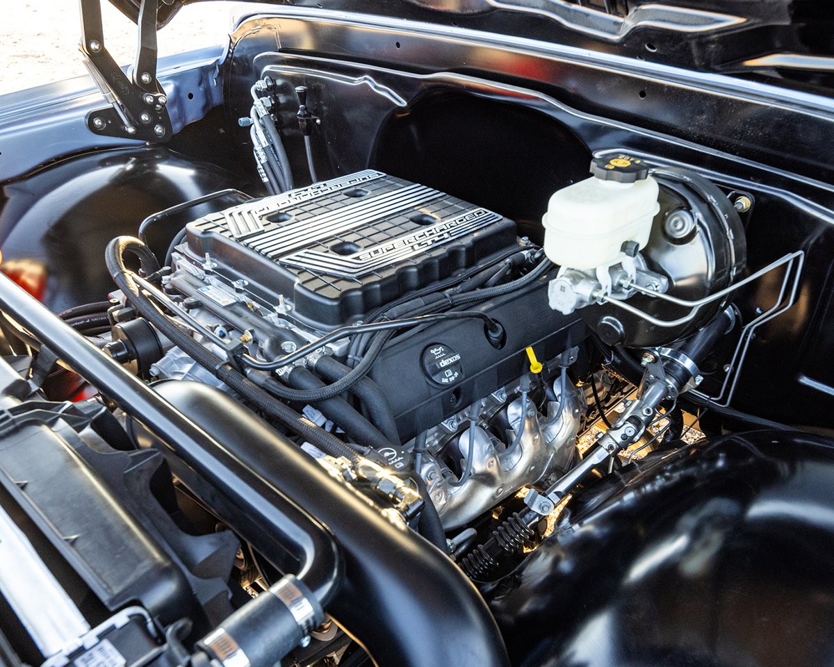 Barrett_Jackson's tweet image. Supercharged swagger! This custom 1971 @Chevrolet #K5 #Blazer is powered by a supercharged LT4 engine and built by Premier Street Rod, starting from the bottom up with a @Roadster_Shop chassis.

Learn more: bit.ly/SD26TW-1971Che…