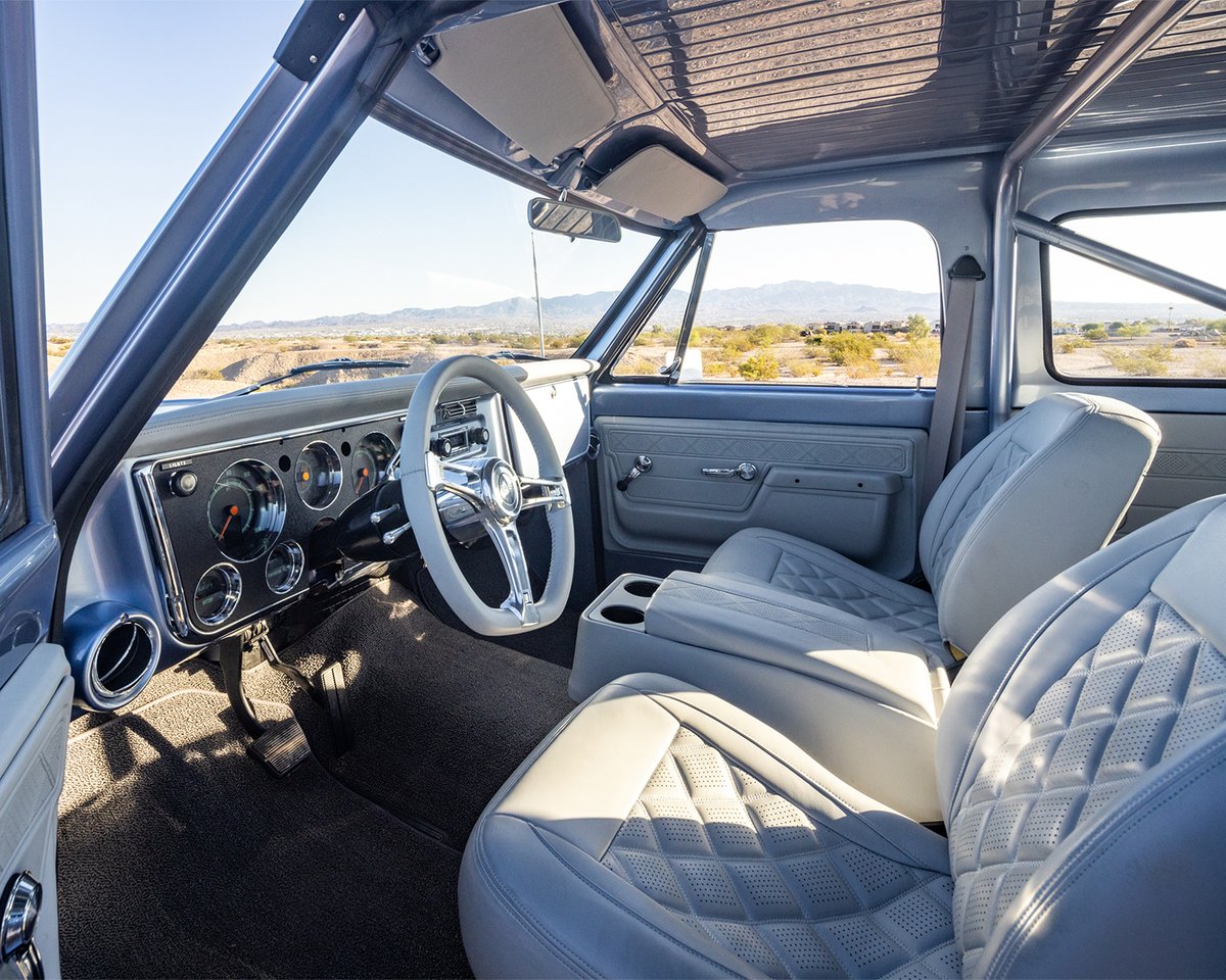 Barrett_Jackson's tweet image. Supercharged swagger! This custom 1971 @Chevrolet #K5 #Blazer is powered by a supercharged LT4 engine and built by Premier Street Rod, starting from the bottom up with a @Roadster_Shop chassis.

Learn more: bit.ly/SD26TW-1971Che…