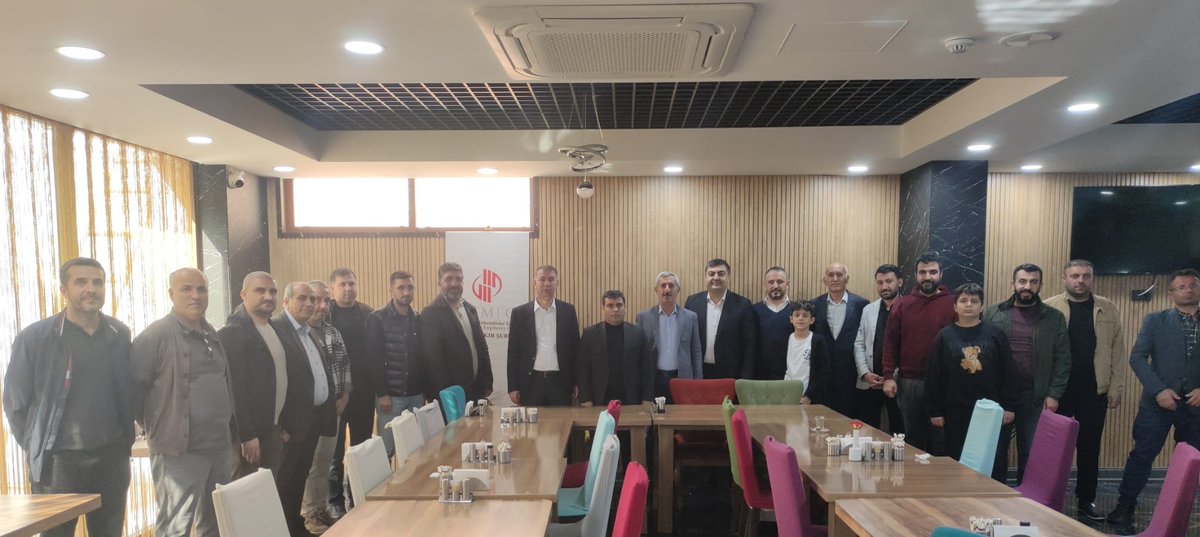 mmgdiyarbakir21's tweet photo. Mimar ve Mühendisler Grubu Diyarbakır Şubesi olarak düzenlediğimiz Biz Bize Konuşmalar Toplantımızda İş kazaları ve Mesleki Sorumluluk Sigortası'nı İSG Uzmanı Sn.Murat Unat'tan dinledik.

Güzel sunumları için kendilerine teşekkür ederiz.

@gulhansnmz 
@mmgorgtr https://t.co/114WYdiqUQ