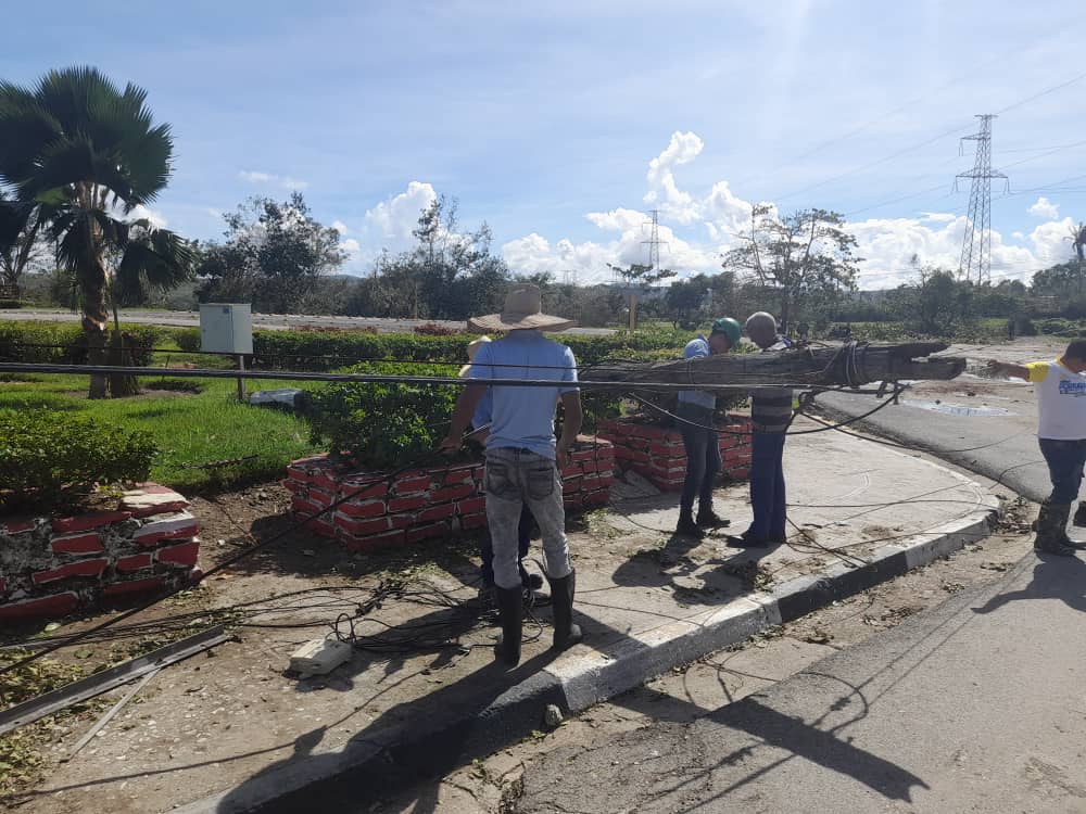 Trabajos de recuperación #EtecsaSantiagoDeCuba CT San Luis con la brigada #DireccionTerritorialLaIsla