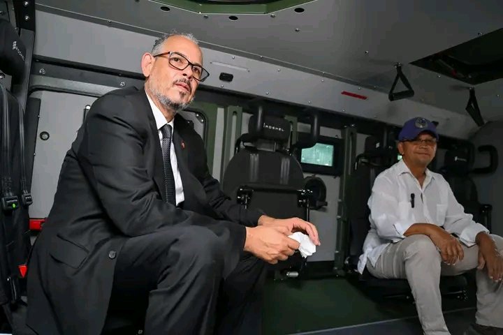 NicolasChr34218's tweet image. Primati 8 Nov 2025
Nan kad #Batay #Gouvènman l lan ap mennen pou Konbat #Gang nan #Peyi a PM @citoyendidier akonpanye @leslievoltaire remèt 7 Machin #Blende bay #FADH la sou yon total de 17 ki prevwa bay,#Materyèl sa yo rantre nan kad pou #Modènize ak #Mobilize travay FADH la