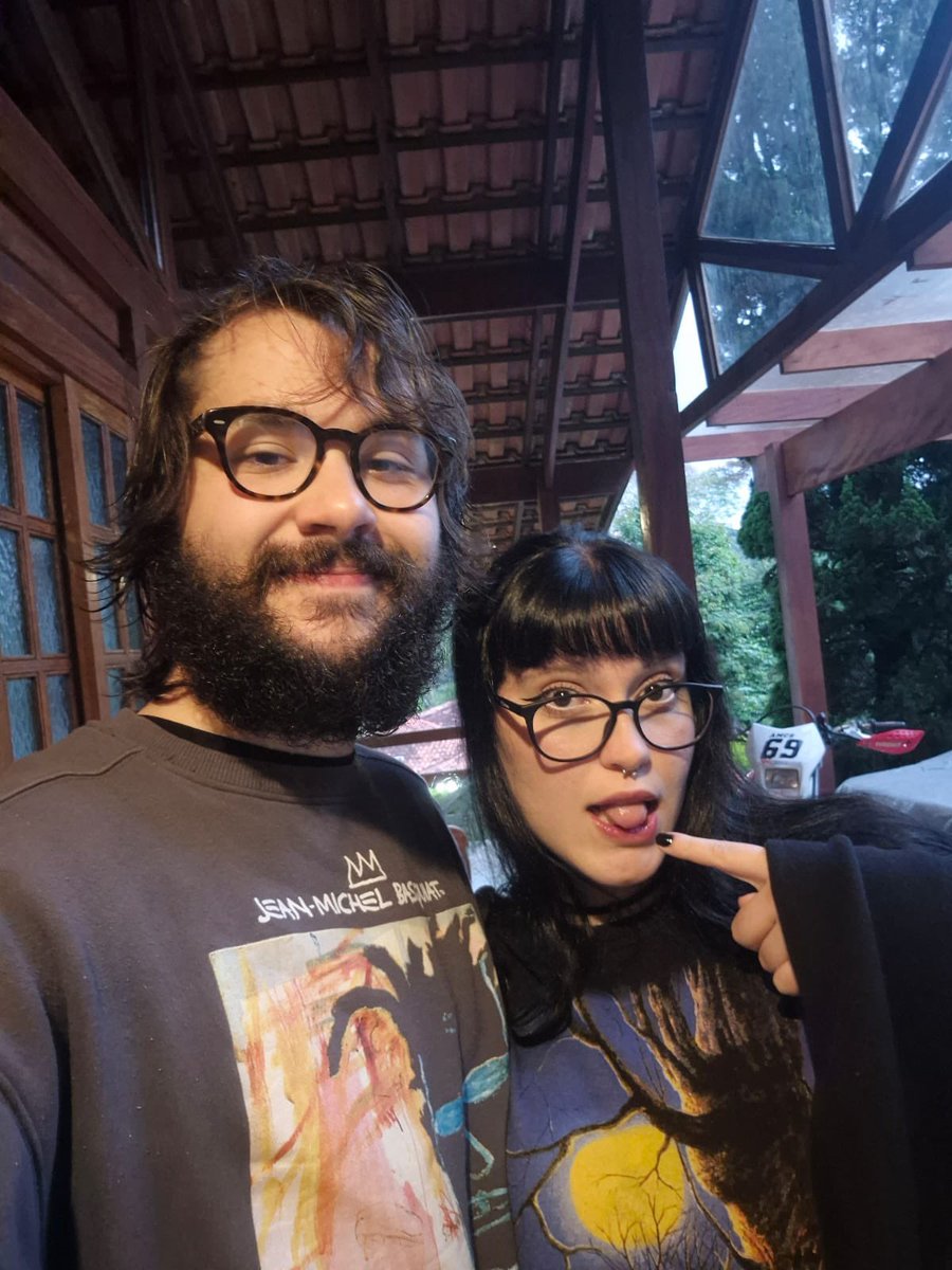 isszzabela's tweet photo. nois e o ciclone indo ver o show do linkin park !!!! https://t.co/BbCEPaAamo