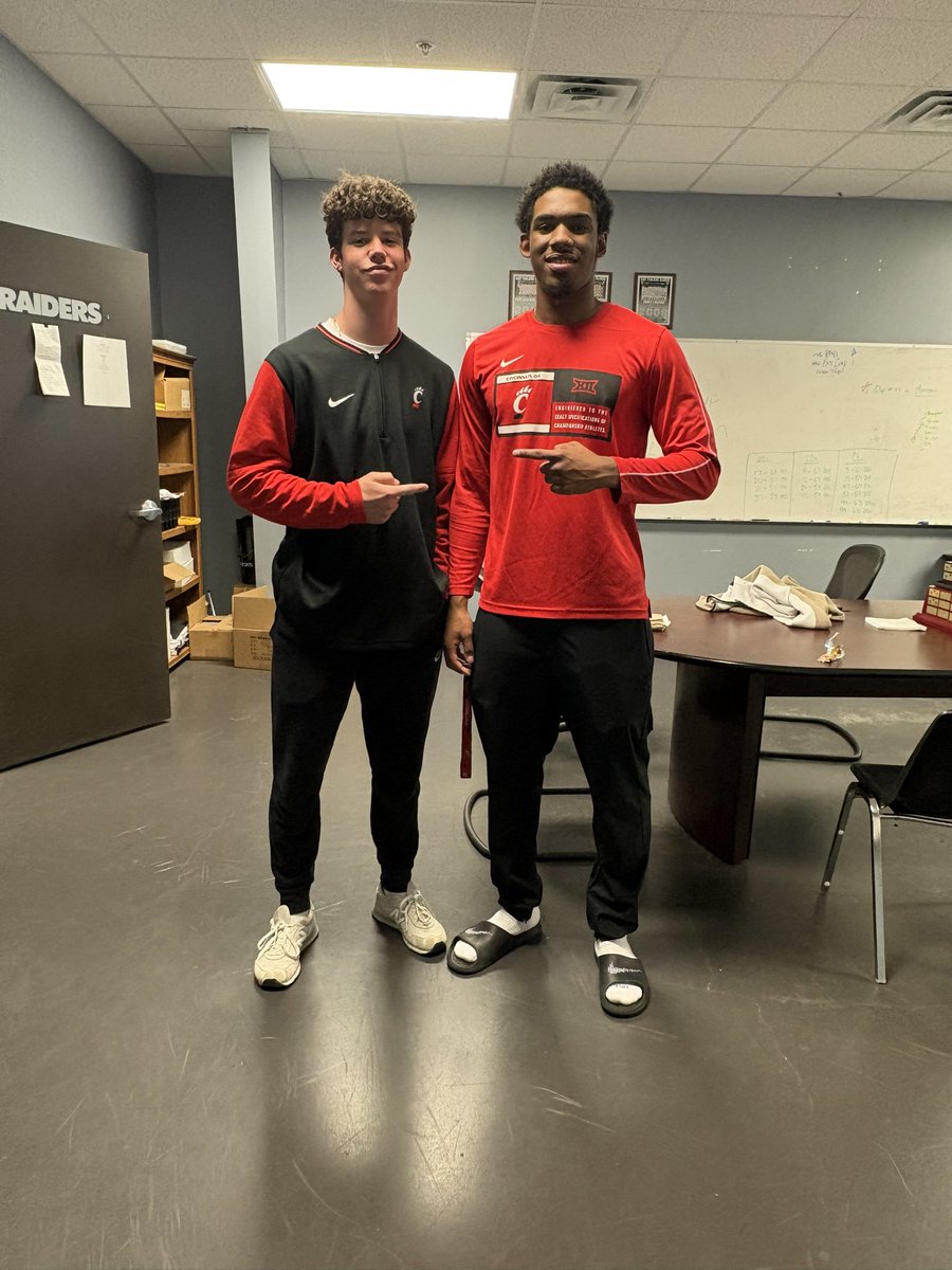 Always great when former players come visit on their bye week. My man Spoon is doing great things!. <a href="/DSpoon_14/">DaMari Witherspoon</a> <a href="/EPHSRecruiting/">EPHSRecruitsFB</a> <a href="/AthleticsEP/">EPHS Athletics</a> <a href="/bodespence10/">Bode Spence QB 2028</a> <a href="/coach_stepp/">Coach Stepp</a>