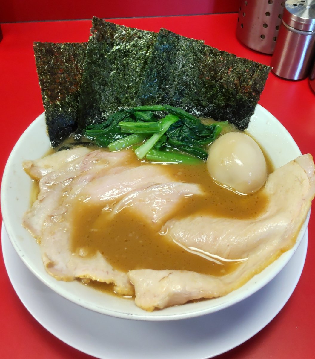 家系ラーメン 王道家直系 修さん
チャーシューメン　チャーシュー増し　味玉
久しぶりの修さんのスープ🙌
美味すぎて一人でうめぇ～うめぇ～連呼🤣
気が付いたら半分位飲んでました🤭
モモチャーシューも最高の仕上り🤤
至福の一杯🍜ありがとうございます
ご馳走様でした🙇
#家系ラーメン王道家直系修