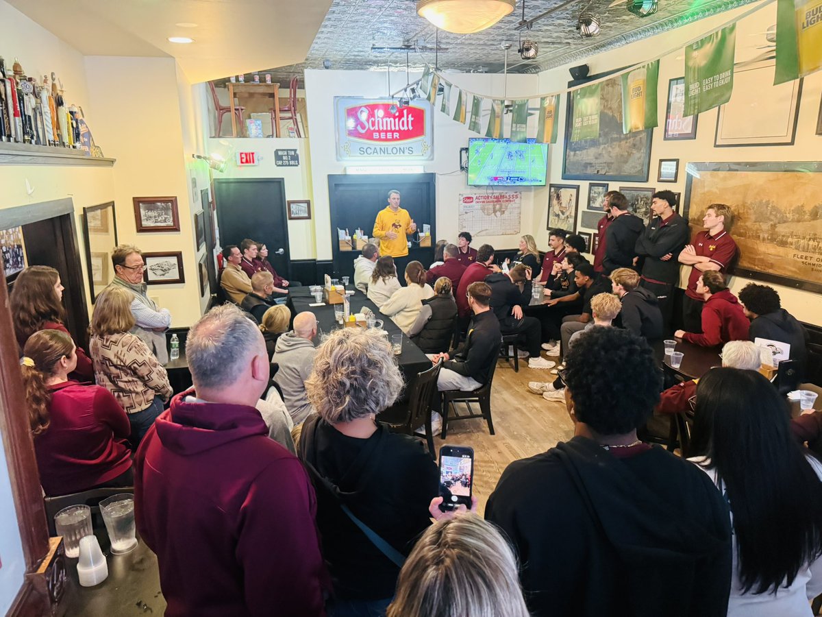 CoachWieckUMD's tweet image. Over 80 Family/Friends/Alumni joined @UMDBulldogMBB at Shamrocks St. Paul prior to our final pre-season scrimmage today. 

Program Synergy is Elite - Time to get this season rolling. Go Dogs! #MakeMoves