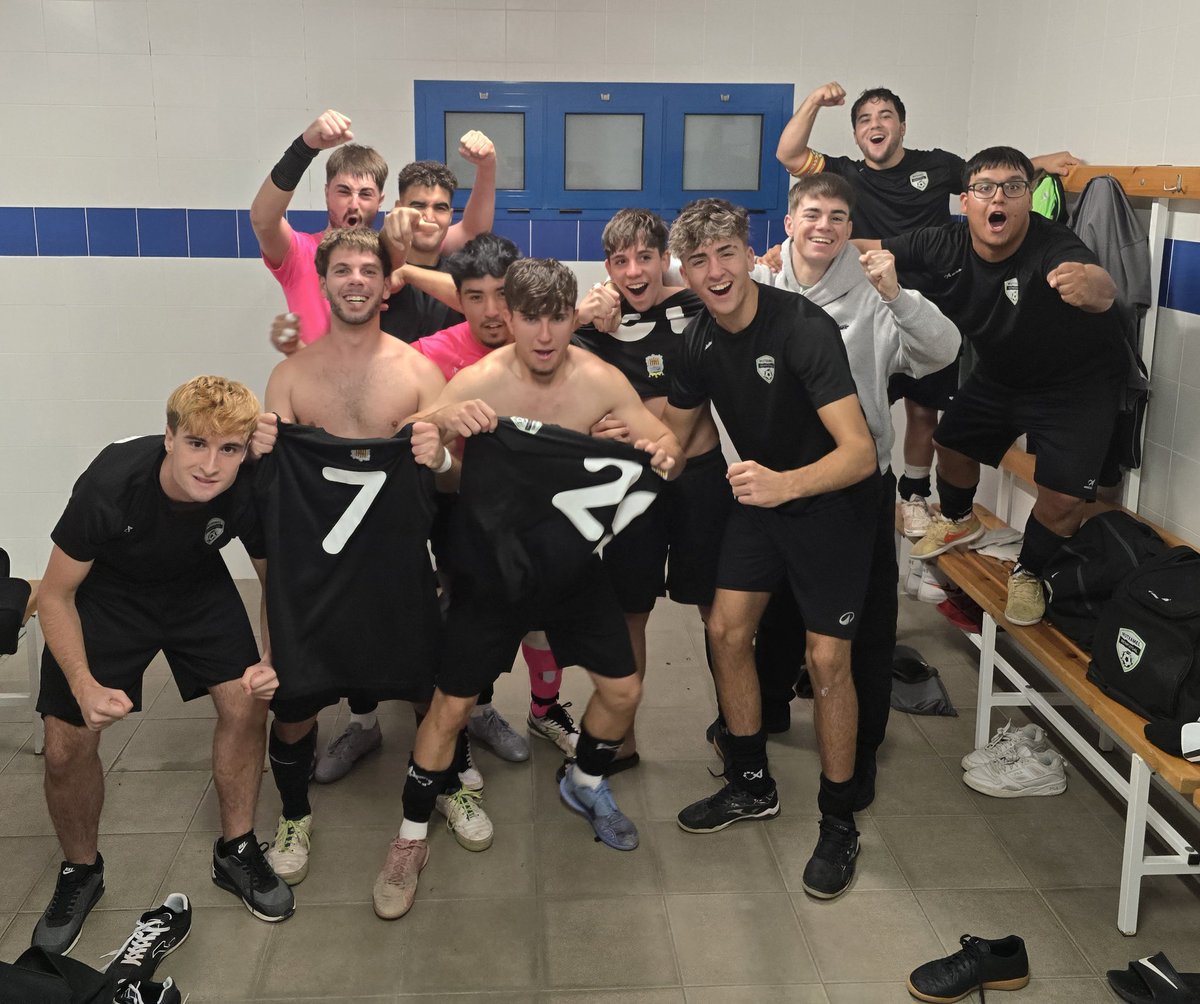 CRONICA 1°REGIONAL 
 "Benifutsal b 6 cerramiento abatibles b  3 
Llega la primera victoria del filial , gran partido de todos , este es el camino , seguimos paso a paso .