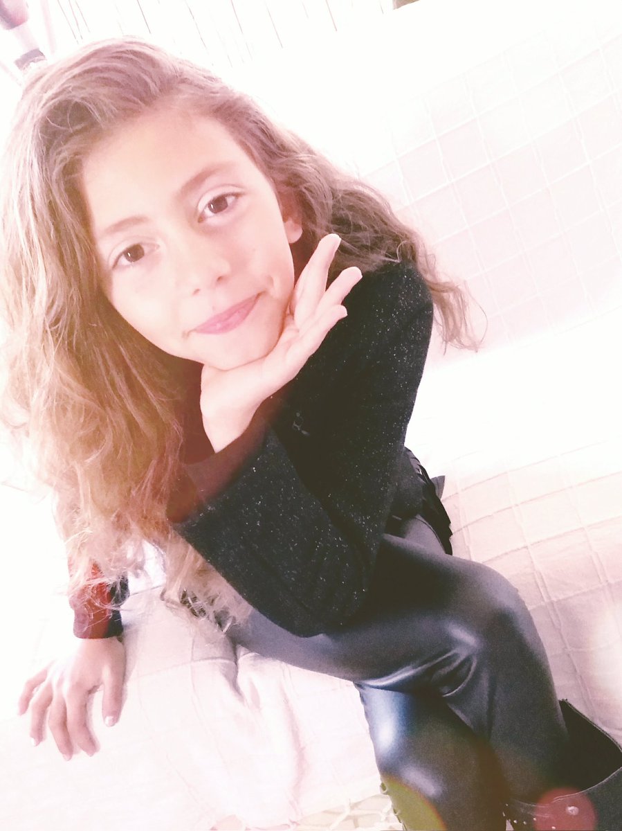 pervinaksoysero's tweet photo. Ah benim güzel Serin'im 
Seni cehenneme götürmüşüm annem bilmedn
Her gidiş ölüm benim için 
Iki belge,imzalariyla sabit binanın hukuka aykırı yapıldığını önceden bilen belediye ve belediye meclisi Herkes susuyor,izliyor,ezik büzük karar veriyorlar
Zavalli adalet direniyor 
#isias https://t.co/A85vcpieG1