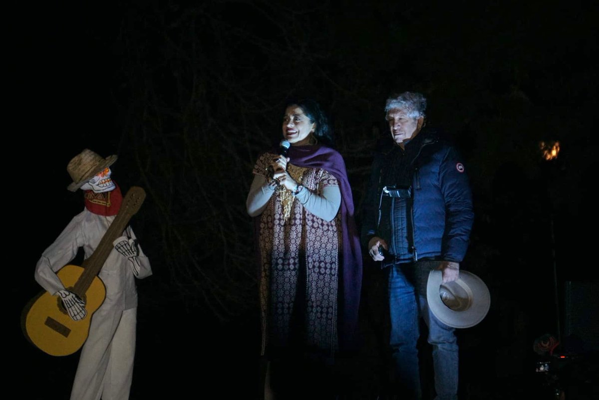 alefrausto's tweet image. El @BalletAmalia brindó la función más especial de todas en el escenario imponente que es #Chapultepec.

“La muerte está más viva que nunca” es un espectáculo único. Agradezco profundamente a Salvador López su generosidad para que cientos de #ColibríesViajeros disfrutaran esta