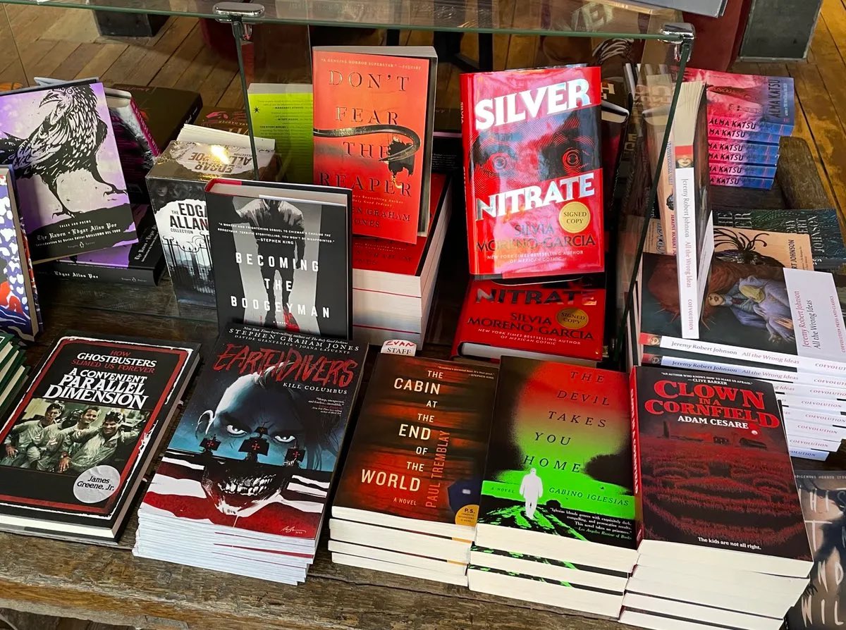 Wrote a thing about agents. If you’re a new writer or are actively querying, hope this helps keep you safe!
gabinoiglesias.substack.com/p/too-many-sha…