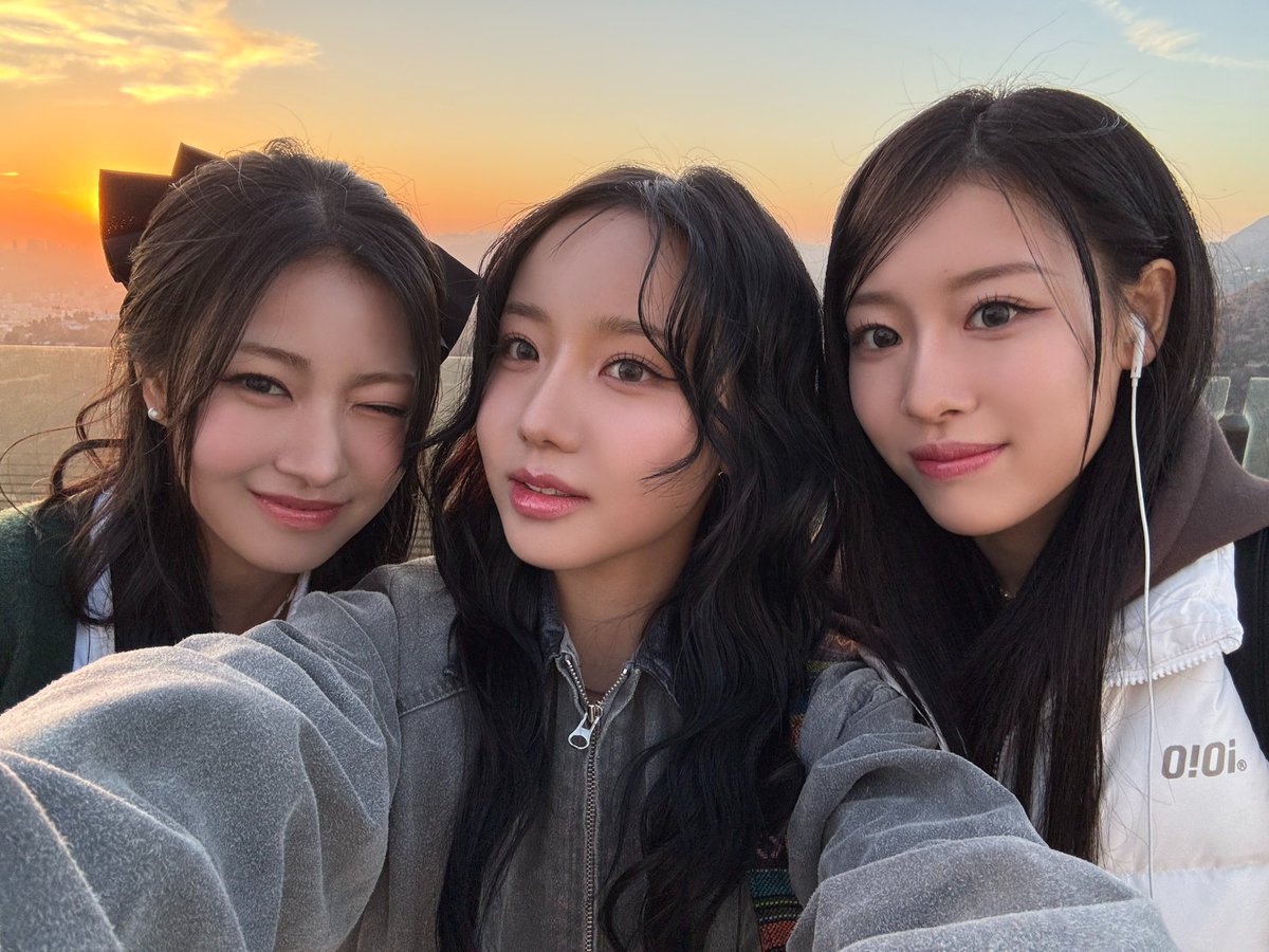 ablumeworld's tweet image. Our ablume girls, weblumes love and miss you so much! We’ll always be by your side cheering you on. Always &amp;amp; forever with ablume 🩵

p.s. happy 6 months since debut! 🎉

Our Love Keeps Blooming
#weblume_with_ablume
#ablume #어블룸