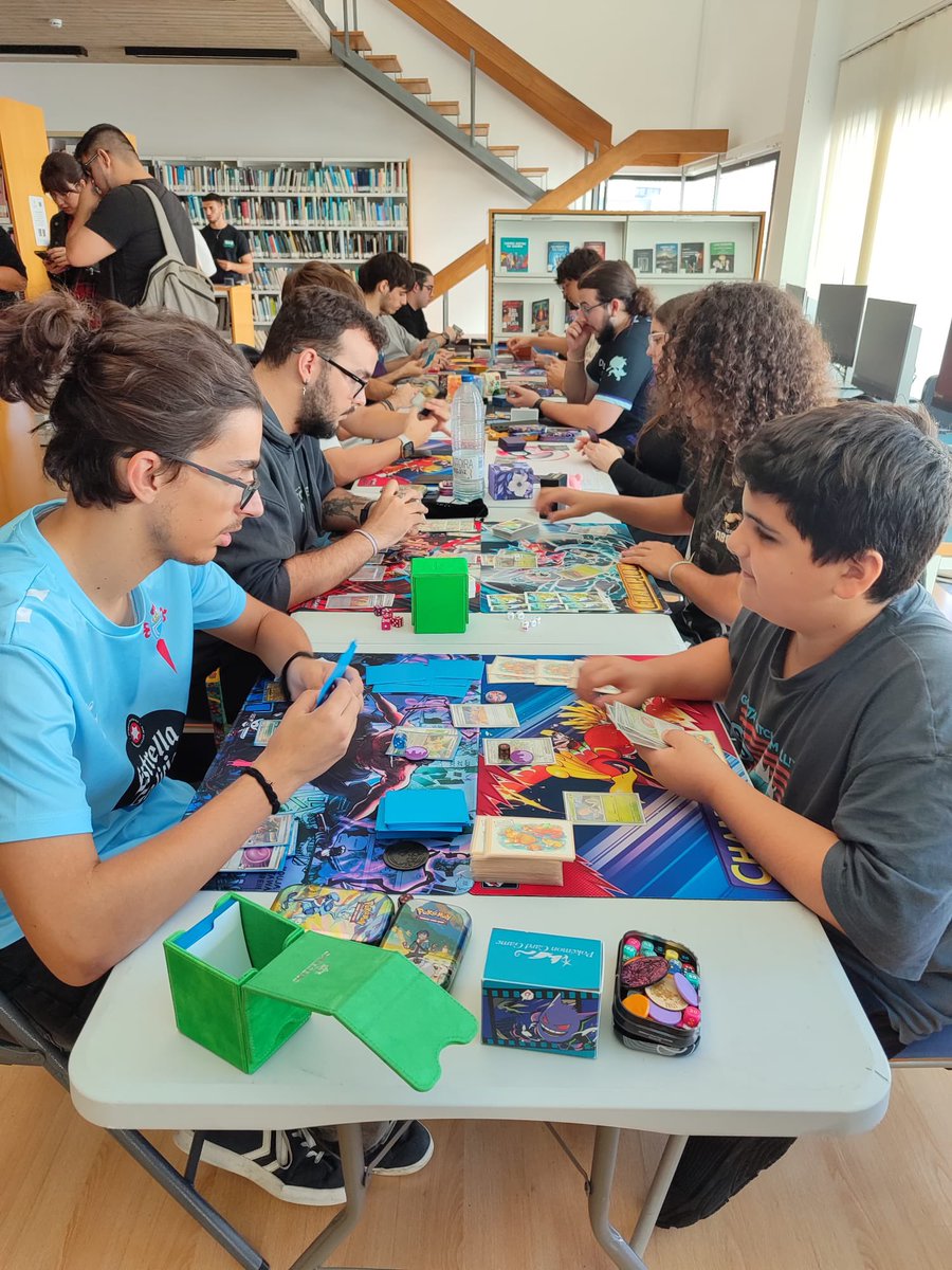 Nuestros remolinos participaron hoy en la Tecnocom de El Sauzal, aunque no conseguimos llevarnos el torneo a casa, <a href="/machucapapas0/">IRL Xavi</a> consigue un top 3 y <a href="/aleerguez_/">IRL yuki</a> un top 6!

GGWP a <a href="/Ivancdt7/">🎄🐰DZP Shyvan🐰🎄</a> , <a href="/_Yhuri91/">Jorge Alvarez Cano</a> y <a href="/RodriMJ_PTCG_/">IRL rodri</a> que lo intentaron pero no fue el día 🫶🏻!

#IRL 🌪️⚡️