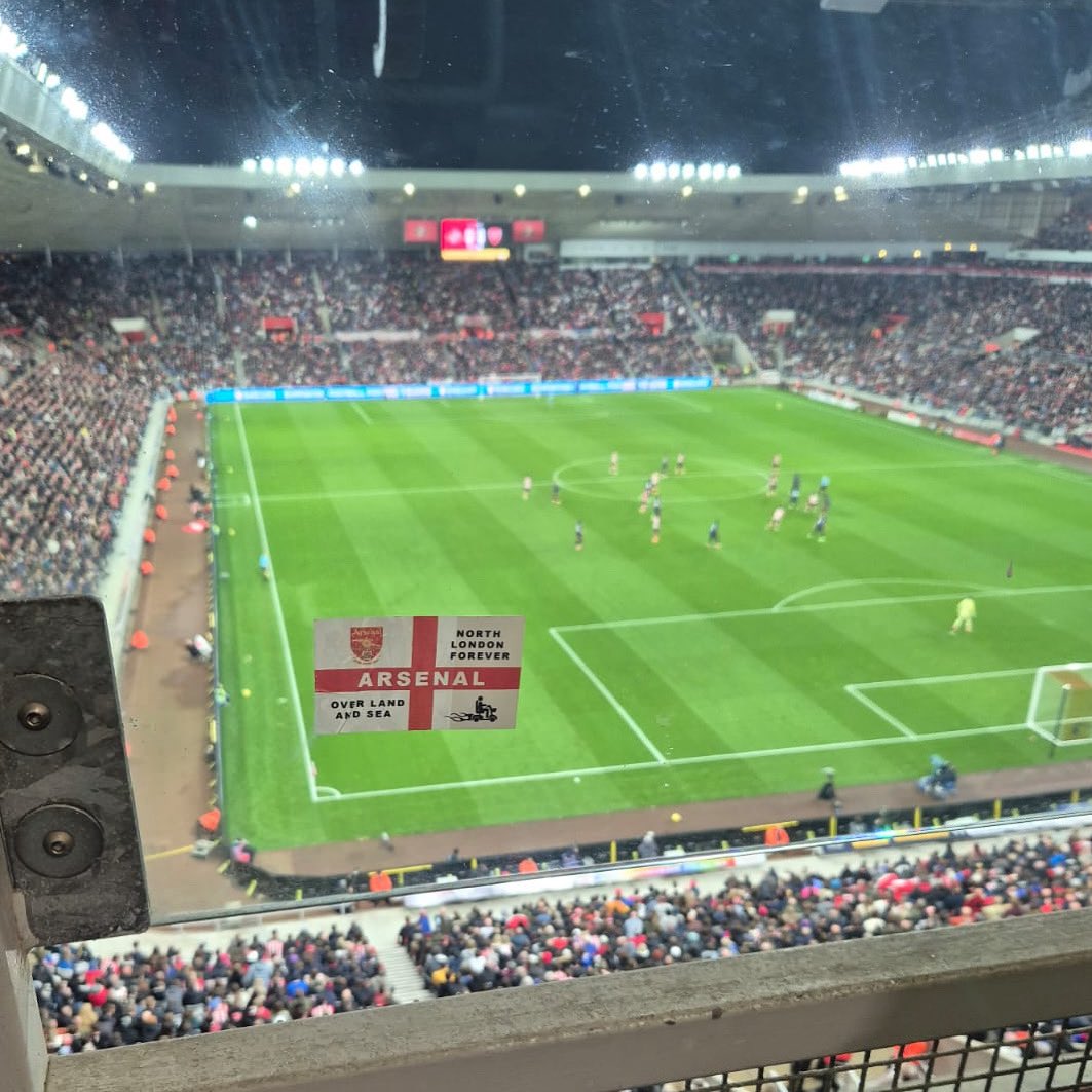 Great effort from this Arsenal fan with one of our custom stickers this week 👏

Burnley (a) Saturday, Flew to Prague Monday and Sunderland (a) today. 

Some Miles put in this week 👏

Quality, affordable custom stickers and Flags.

ultrasdesign.co.uk