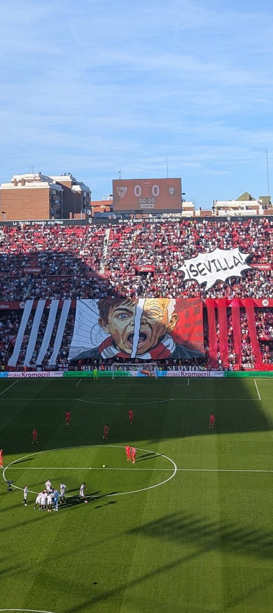 9212sevilla's tweet image. 1-0 de oxigeno puro que sabe a gloria en tiempos duros. Un grito de gol de alegría y puro amor del niño al abuelo SEVILLA !! #SevillaFC