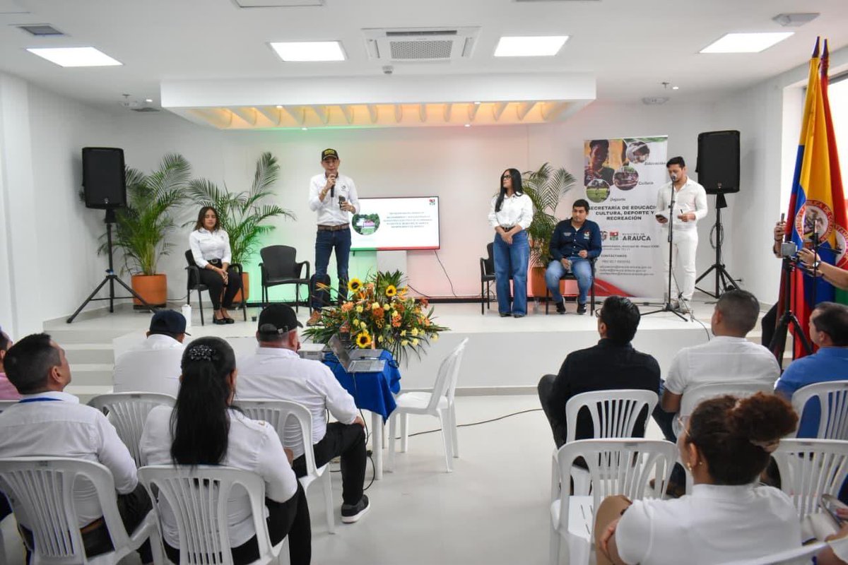 Es fundamental prever la altura de las astas para que nuestras banderas nacional, departamental y municipal,  se exhiban con el orgullo y respeto que merecen. 

Deben estar visibles y en lugar preferente, nunca arrumadas o forzadas delante de una tarima.

Que ondeen con dignidad