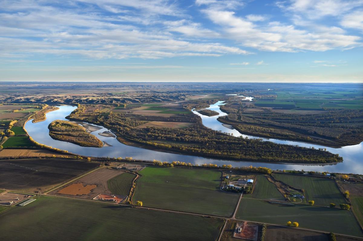 Everything that goes into the storm drain goes right to our creeks and waterways.
Please keep pet waste, paint, oil, leaves, branches, grass cuttings and all other trash out of our storm drains and waterways.
como.gov/utilities/colu…