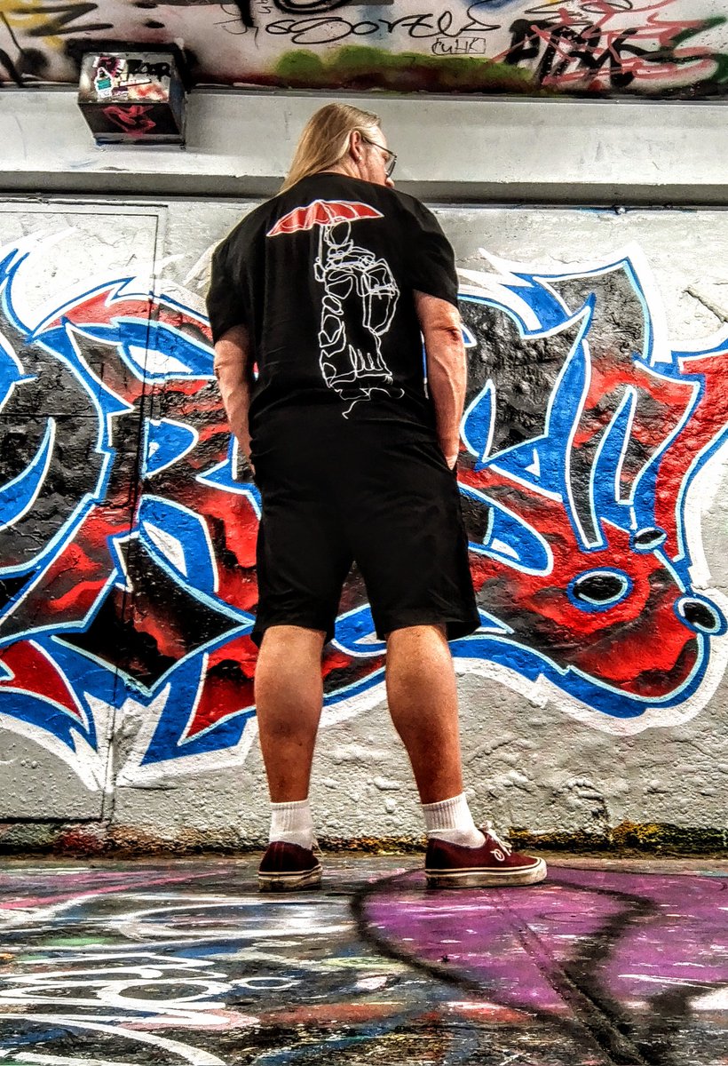 RevHappiness's tweet image. The graffiti tunnel at Sydney Uni.
Next time I swing through here I&apos;m bringing some markers and will put up a single line drawing on the wall.
#TheDrumAndPage
#ContinuousLineDrawing
#SingleLineDrawing