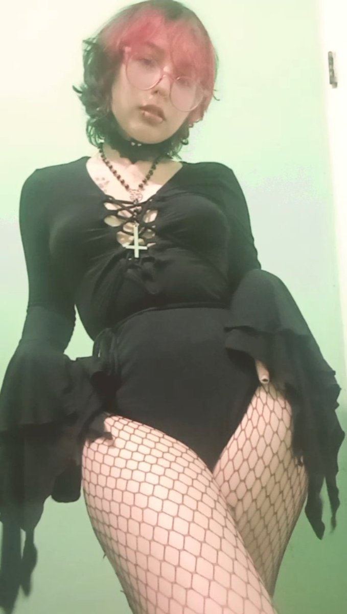 NiiAby's tweet image. Estar caliente no es pecado, es algo normal y natural, así que no te sientas culpable si es algo que tu sientes y quieres. Mientras haya consentimiento todo bien.