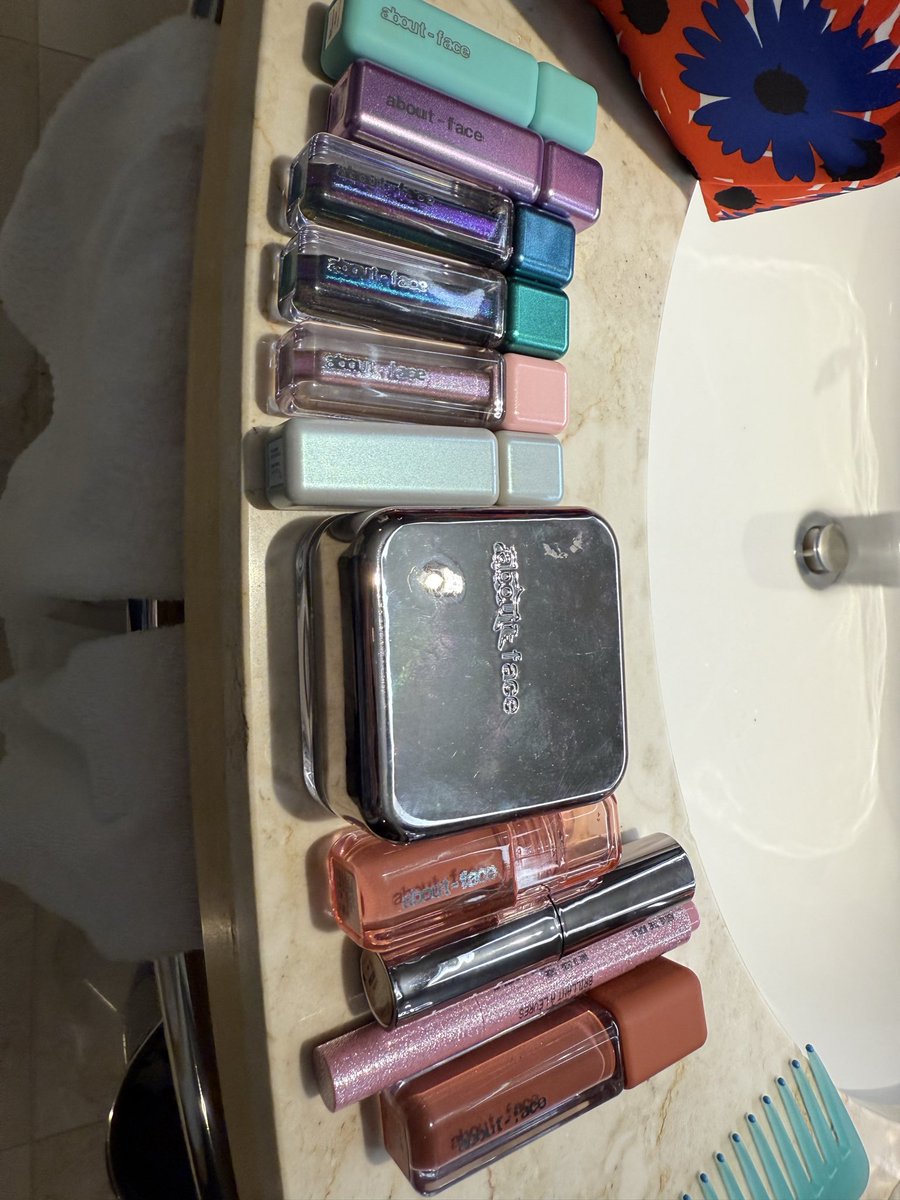 All ready for #BackToBadlandsTour  here in Chicago… and, as always, using <a href="/aboutfacebeauty/">about-face beauty by Halsey</a>   Granted… this is only most of what I used and not all of what I brought. Cannot wait to see <a href="/halsey/">halsey 🌸</a>