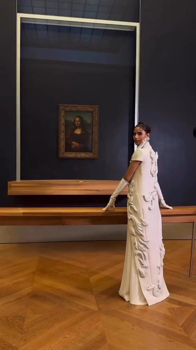 opinandodiario's tweet image. Ariadna en la noche más artística de París en 2023. ✨

🎨 Lancôme X Louvre Celebrate Limited Collection

La belleza es un arte vivo. El Museo del Louvre fue el escenario perfecto para esta colaboración histórica. ¡Qué experiencia!

#LancomeXLouvre #Paris #AriadnaGutiérrez