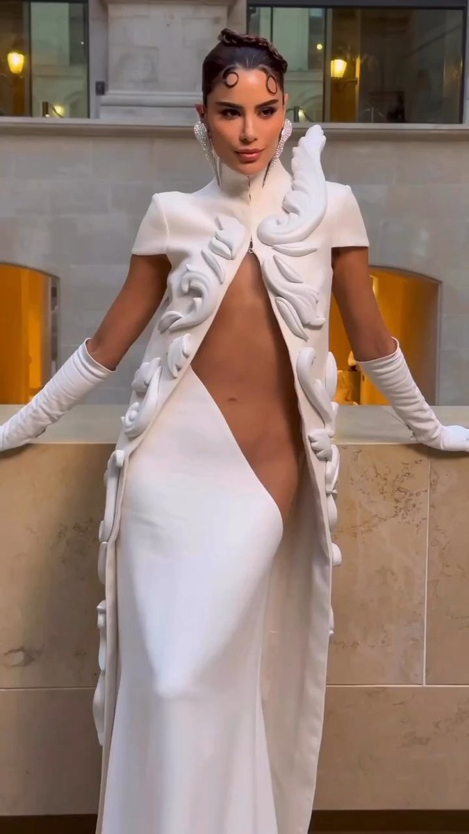 opinandodiario's tweet image. Ariadna en la noche más artística de París en 2023. ✨

🎨 Lancôme X Louvre Celebrate Limited Collection

La belleza es un arte vivo. El Museo del Louvre fue el escenario perfecto para esta colaboración histórica. ¡Qué experiencia!

#LancomeXLouvre #Paris #AriadnaGutiérrez